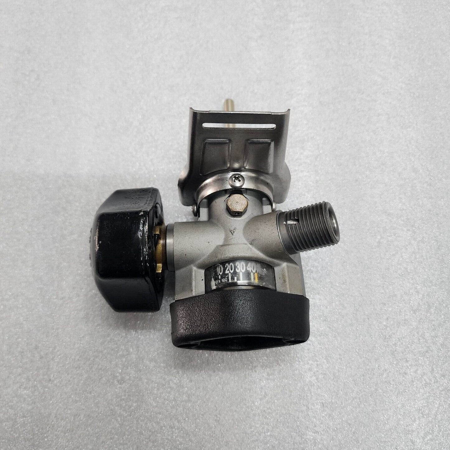 SCOTT BREATHING AIR CYLINDER VALVE 300 BAR THREAD M18