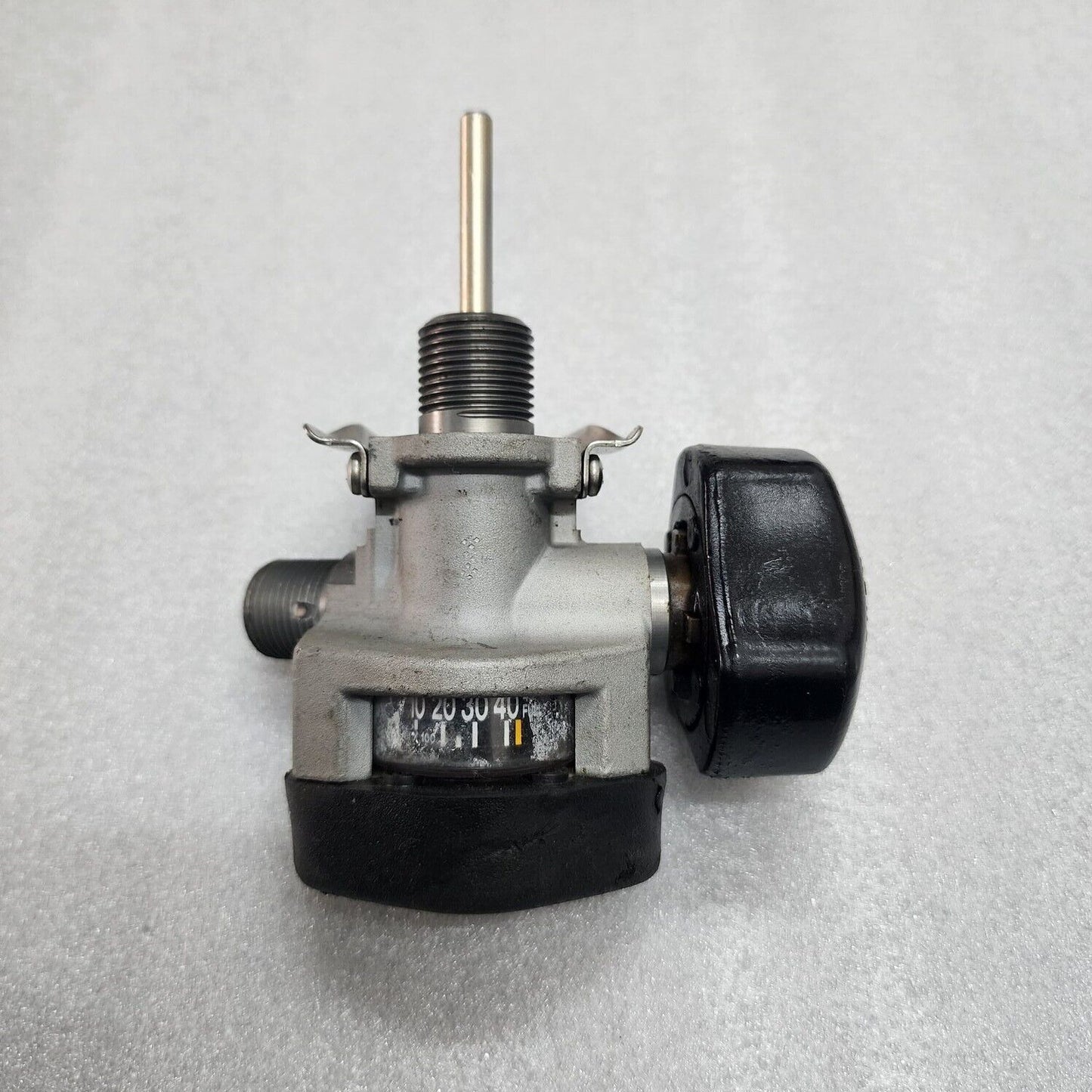 SCOTT BREATHING AIR CYLINDER VALVE 300 BAR THREAD M18