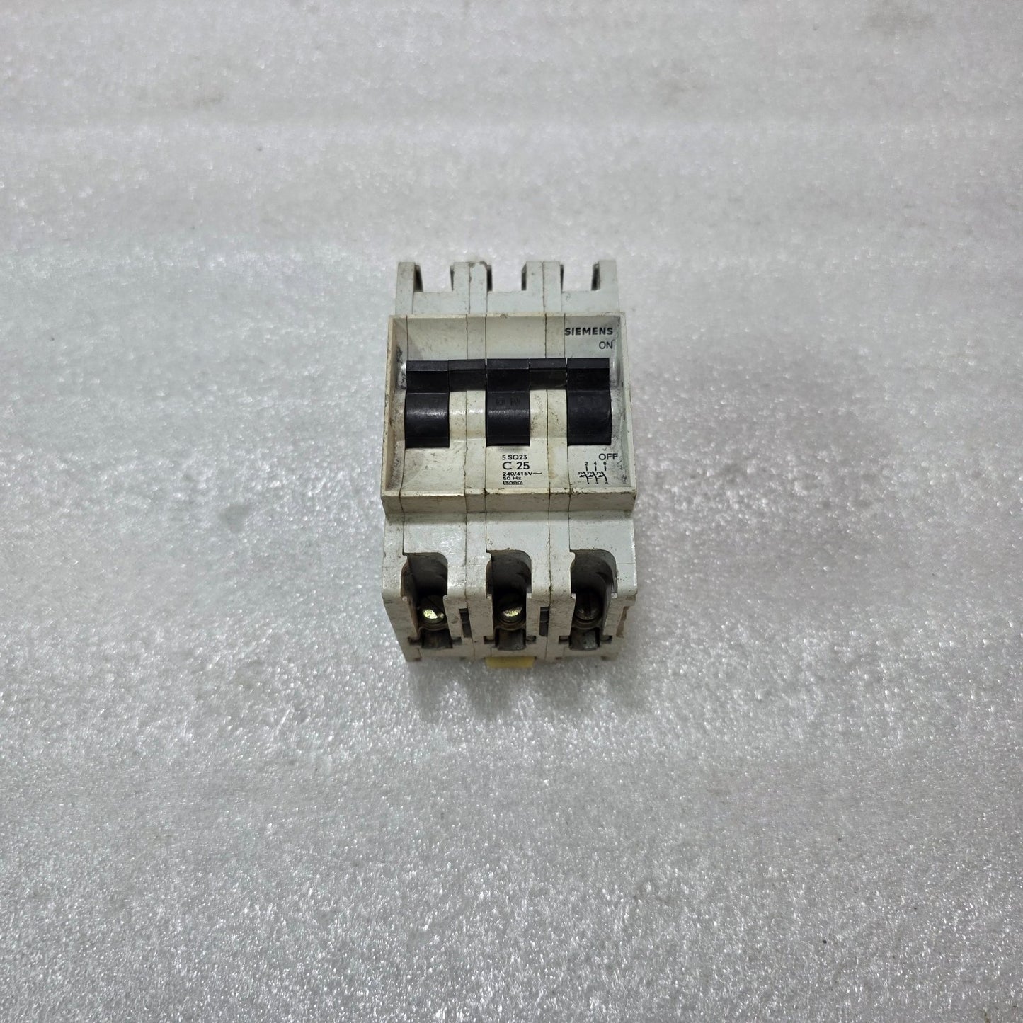 SIEMENS 5SQ23 C25 TRIPLE POLE MINIATURE CIRCUIT BREAKER (TP MCB) 25A 240/415V 5K