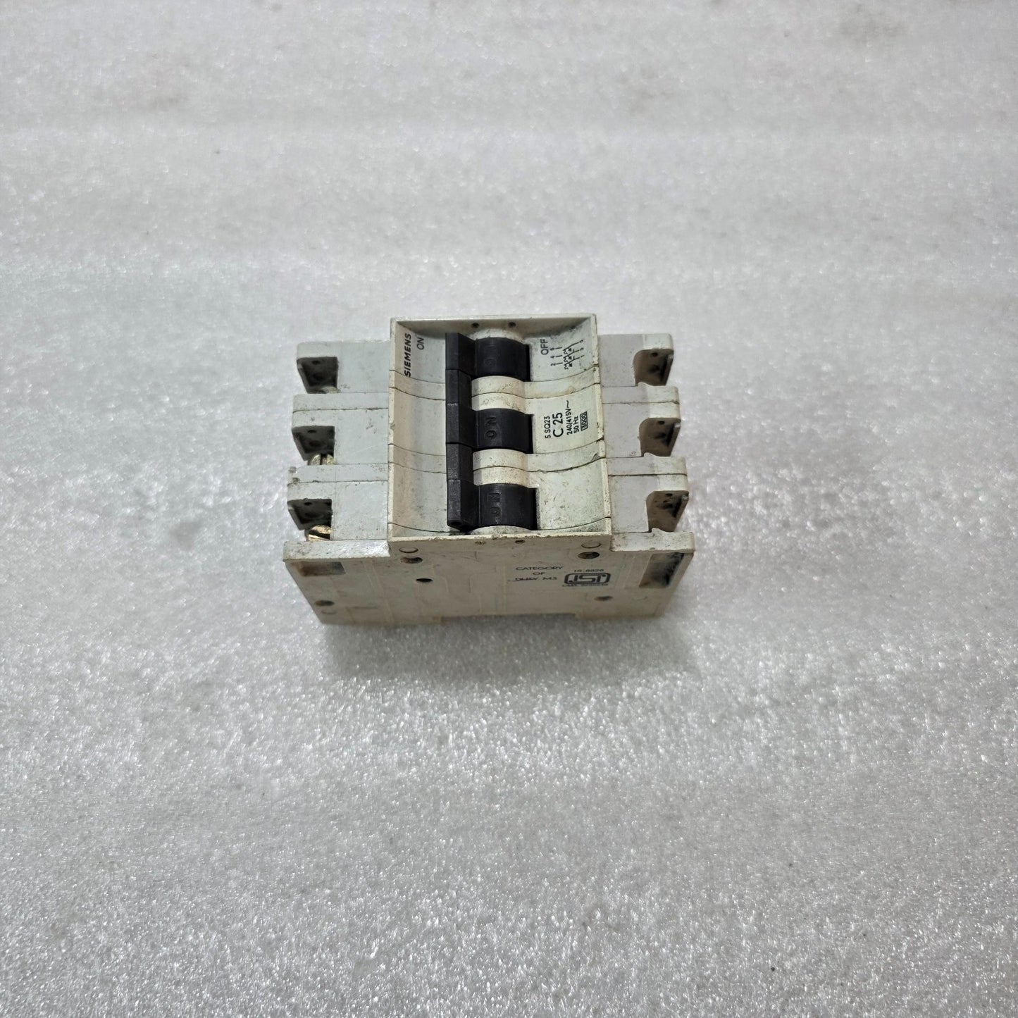 SIEMENS 5SQ23 C25 TRIPLE POLE MINIATURE CIRCUIT BREAKER (TP MCB) 25A 240/415V 5K