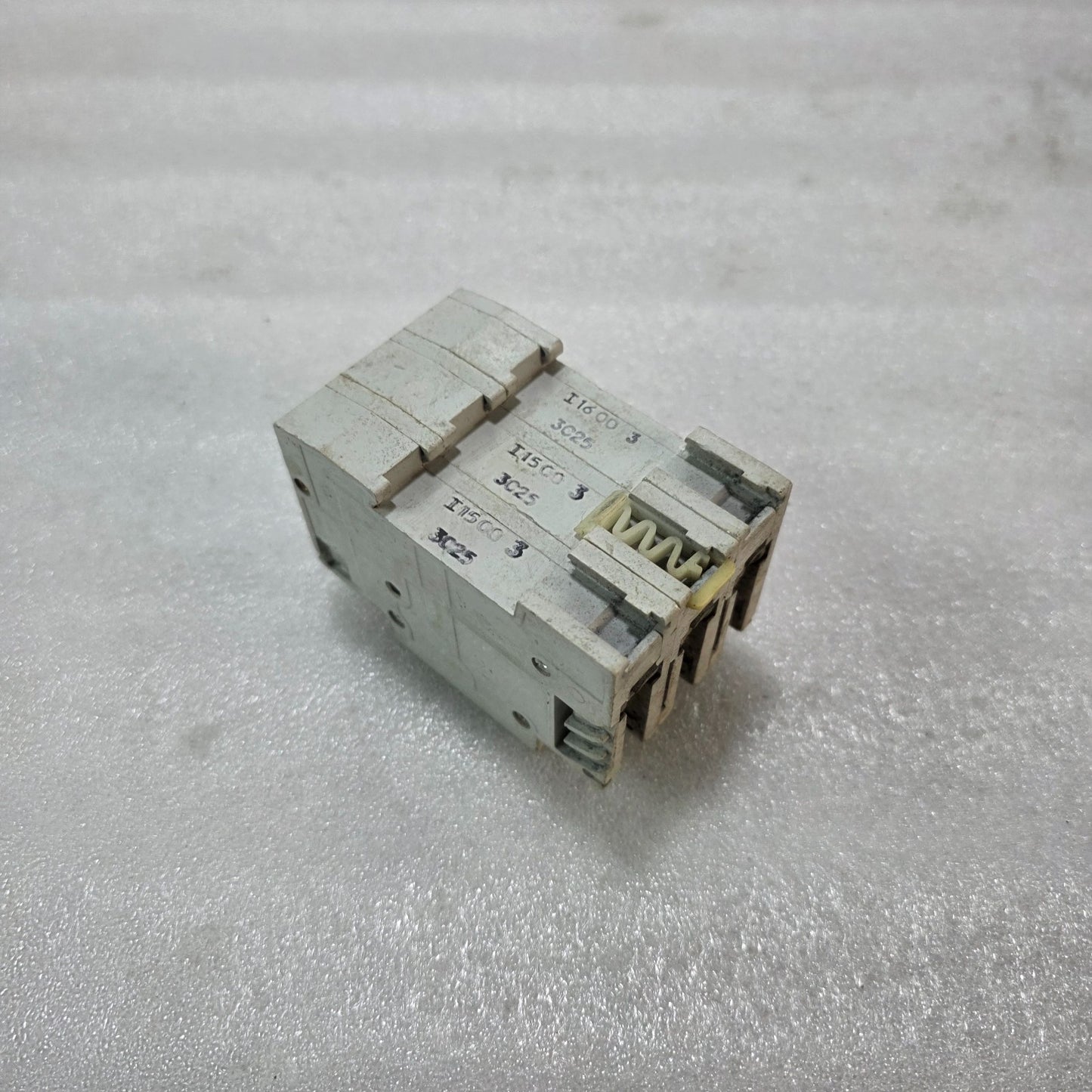 SIEMENS 5SQ23 C25 TRIPLE POLE MINIATURE CIRCUIT BREAKER (TP MCB) 25A 240/415V 5K
