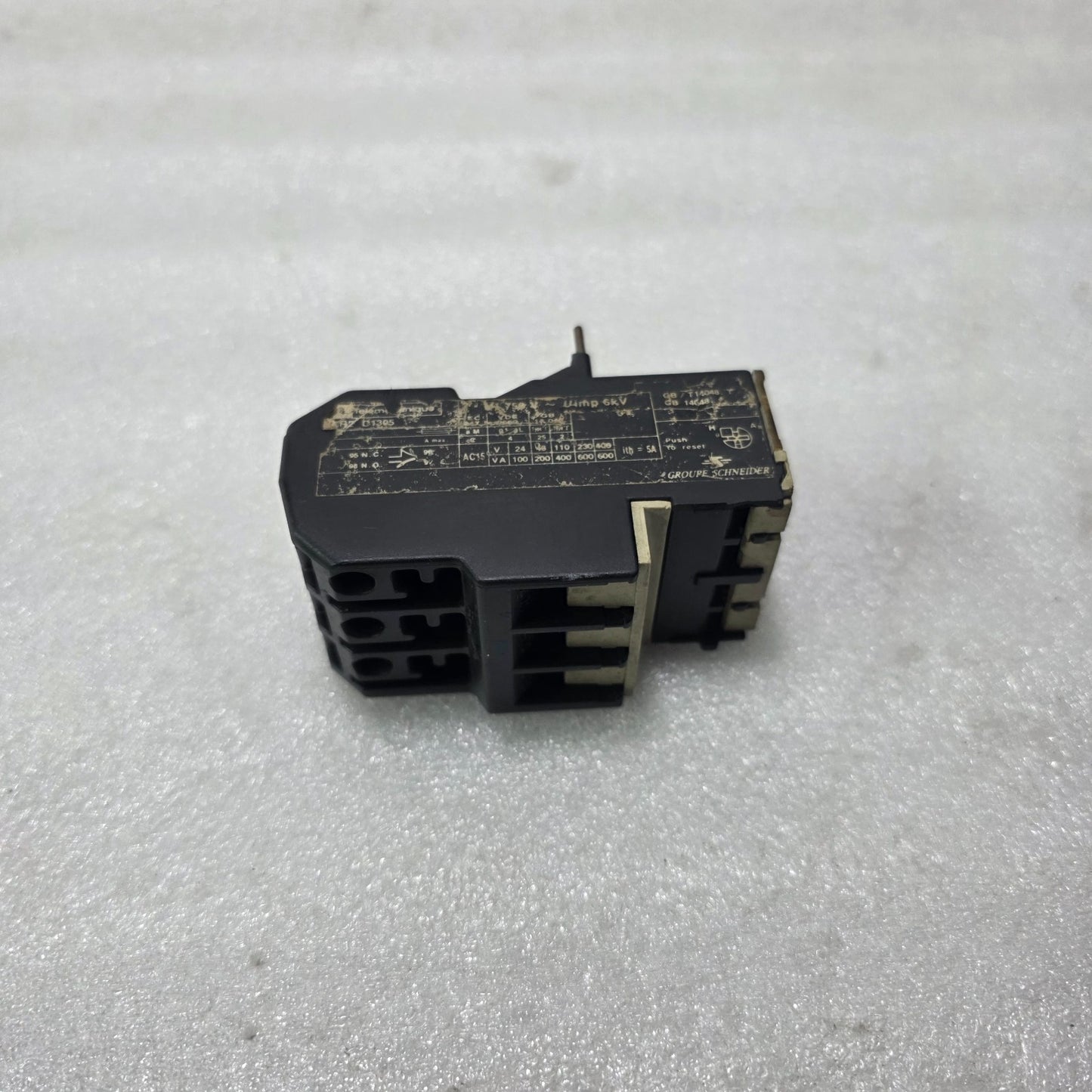 TELEMECANIQUE LR2 D1305 THERMAL OVERLOAD RELAY 0.63–1A MOTOR PROTECTION RELAY