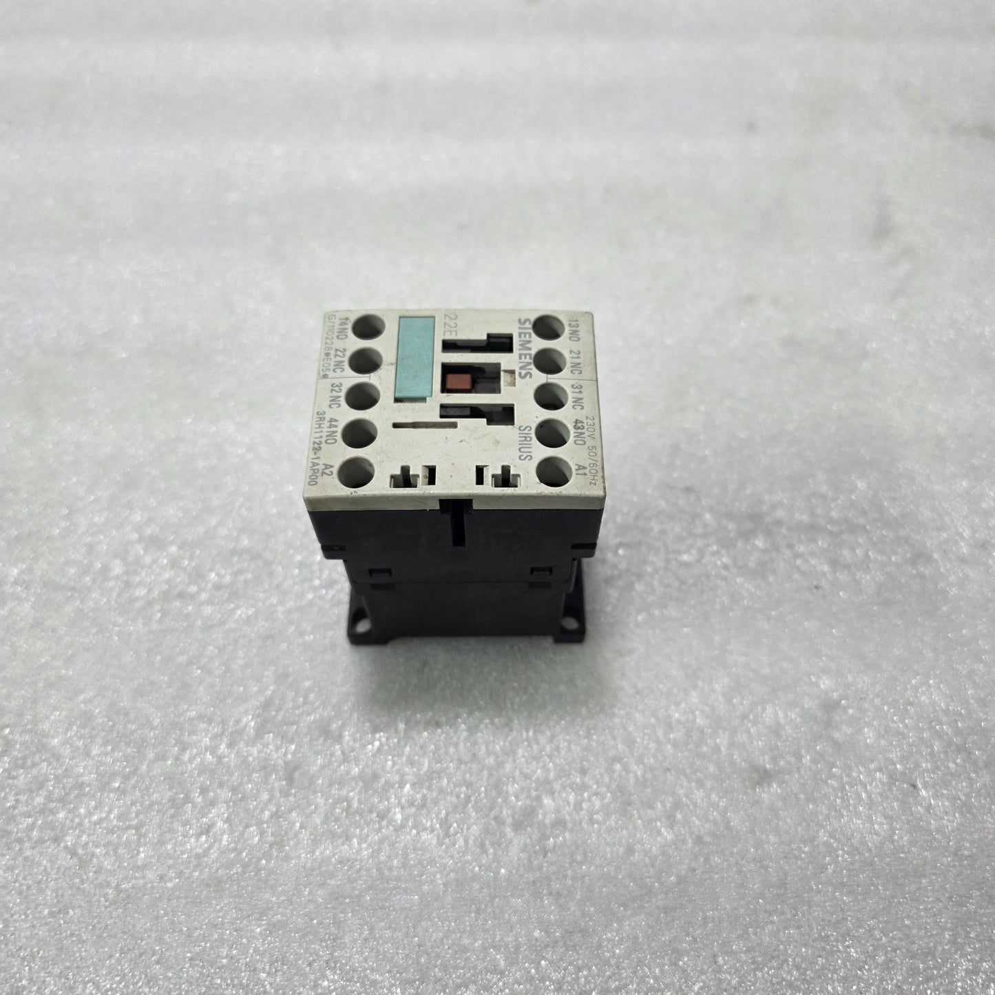 SIEMENS SIRIUS 3RH1122-1AP00 AUXILIARY CONTACTOR RELAY 4-POLE 2NO+2NC 230V AC