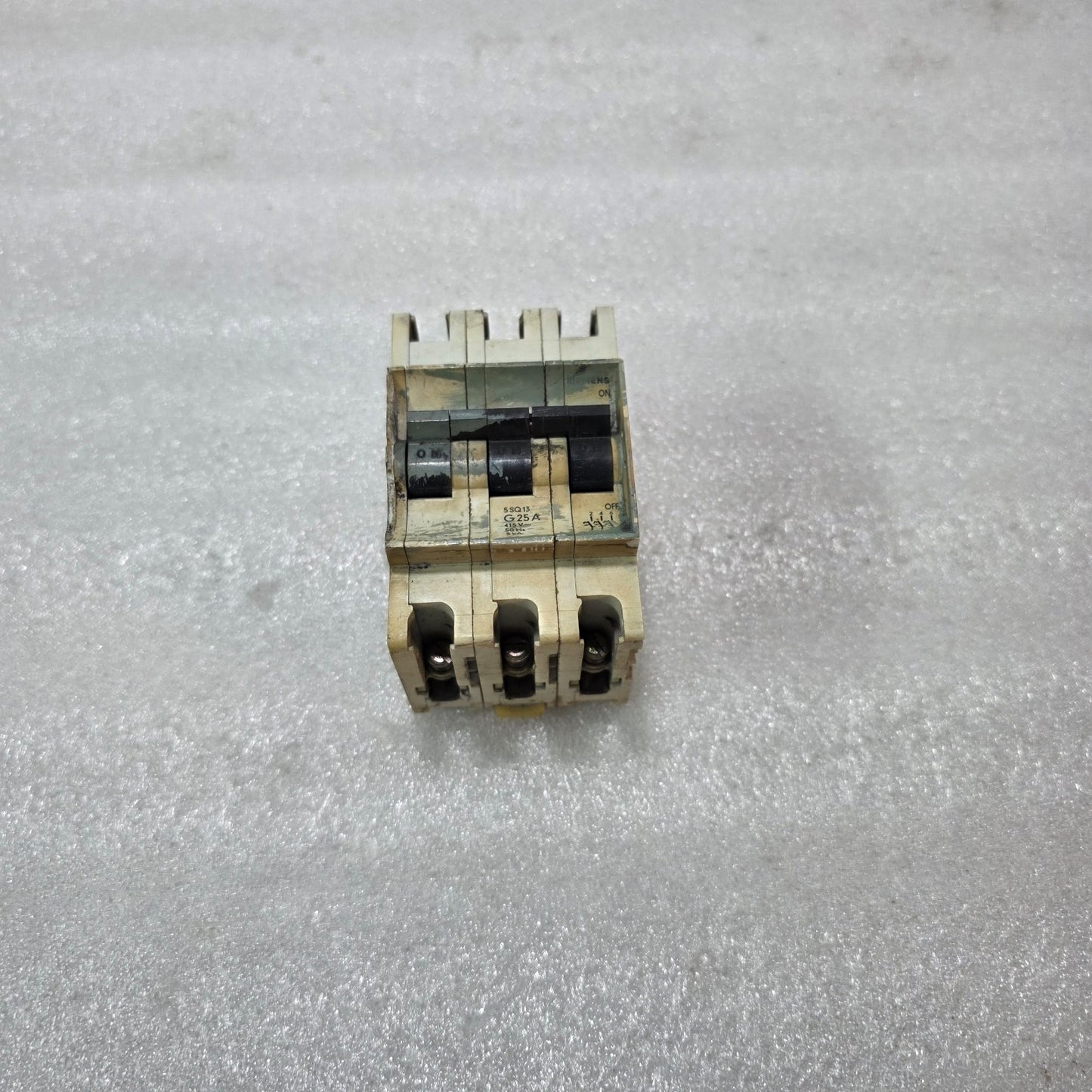 SIEMENS 5SQ13 25A 3-POLE TYPE G MCB 415V 3KA INDUSTRIAL CIRCUIT BREAKER