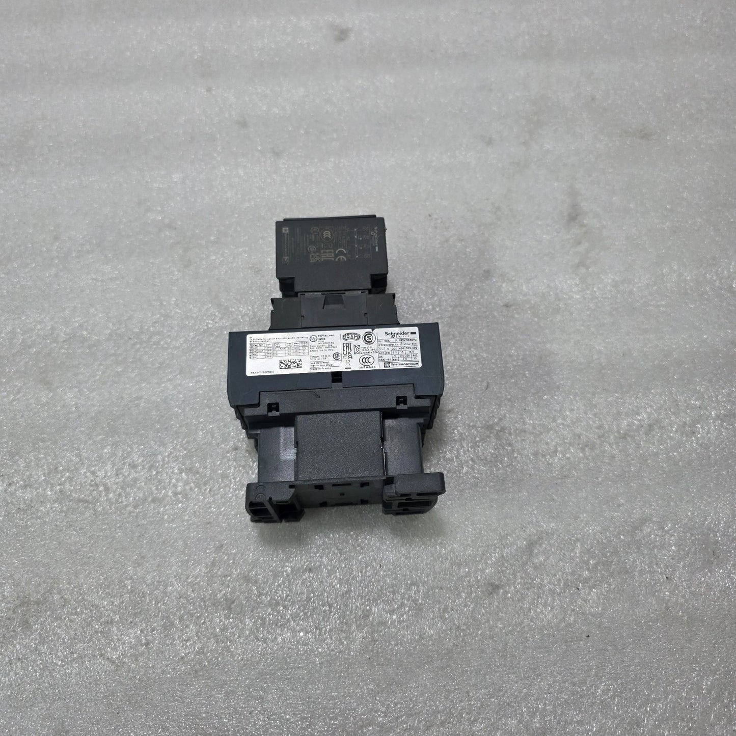 S ELECTRIC LC1D32 3P CONTACTOR 32A W/ LADN22 AUXILIARY CONTACT BLOCK