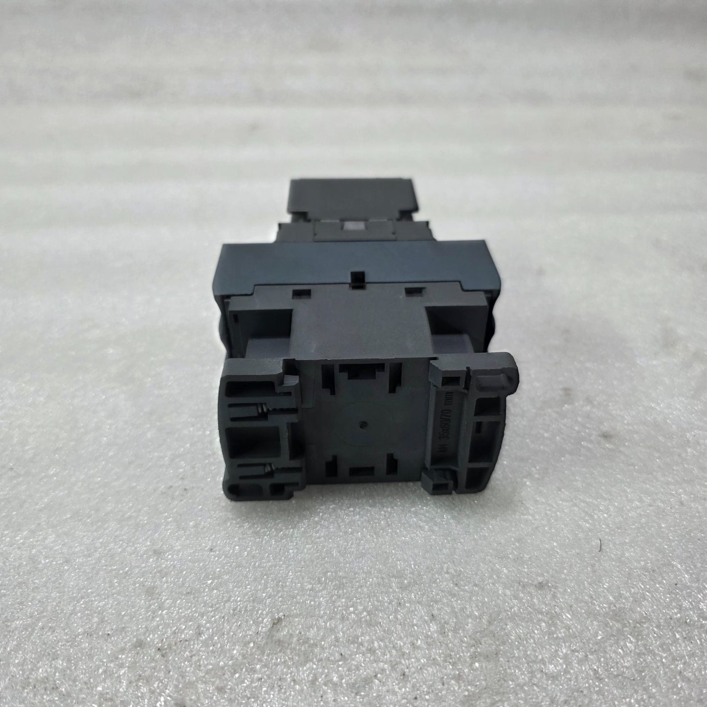 S ELECTRIC LC1D32 3P CONTACTOR 32A W/ LADN22 AUXILIARY CONTACT BLOCK