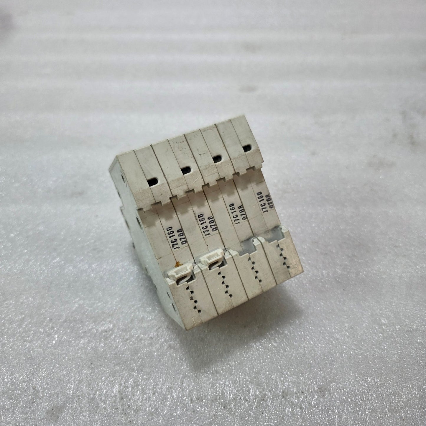 SIEMENS 5SJ74 16A 4-POLE TYPE C MCB 400V 20kA INDUSTRIAL CIRCUIT BREAKER
