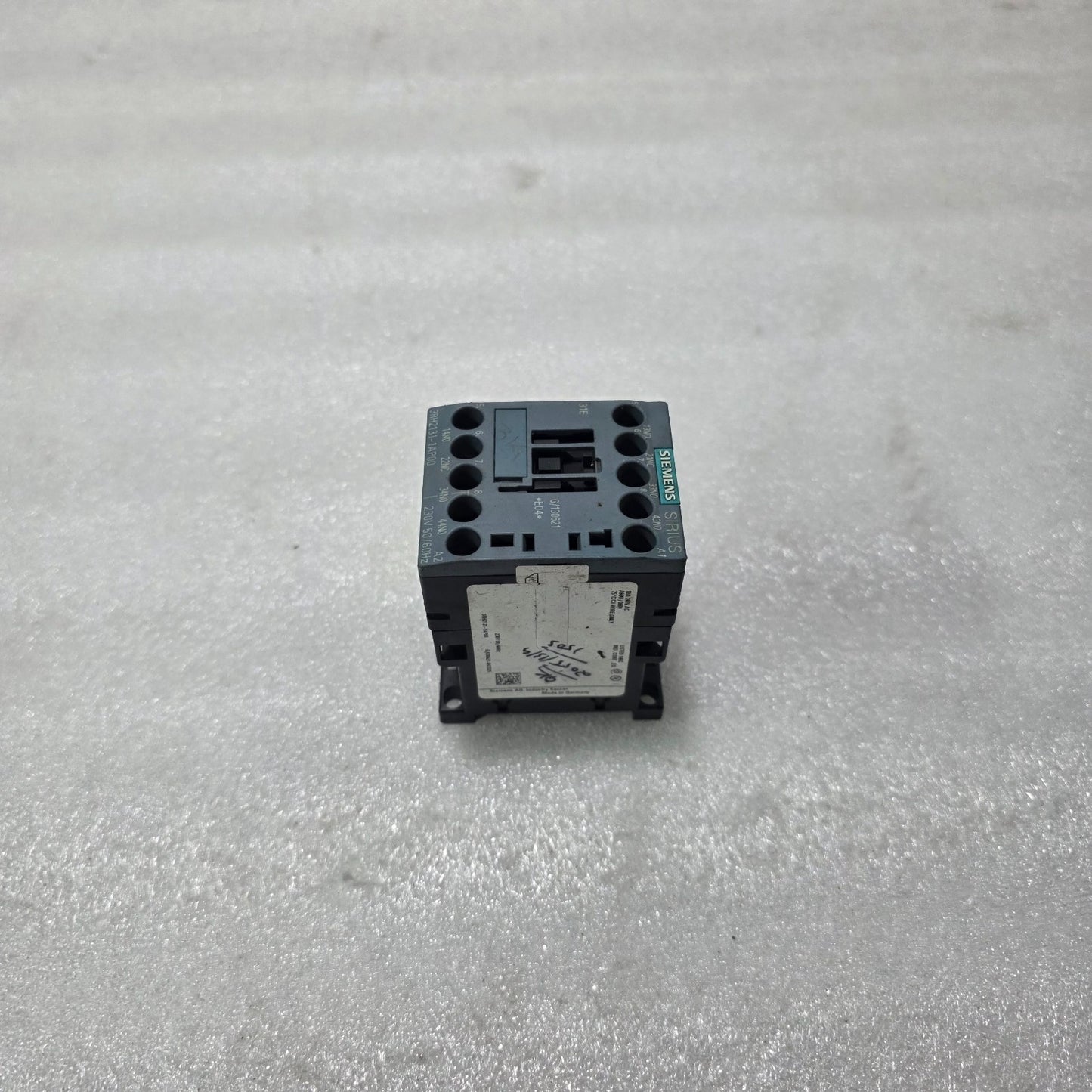 SIEMENS SIRIUS 3RH2131-1AP00 AUXILIARY CONTACTOR / CONTROL RELAY 4POLE COIL 230V