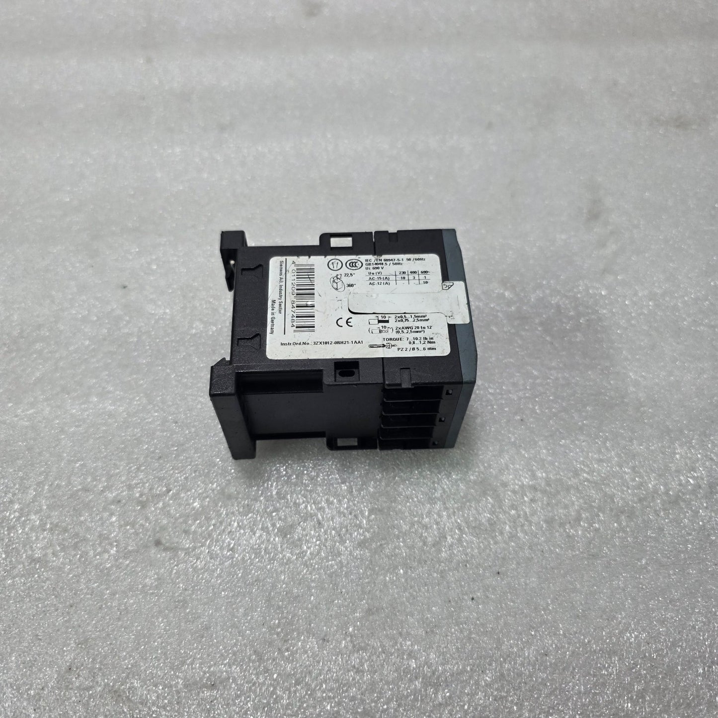 SIEMENS SIRIUS 3RH2131-1AP00 AUXILIARY CONTACTOR / CONTROL RELAY 4POLE COIL 230V