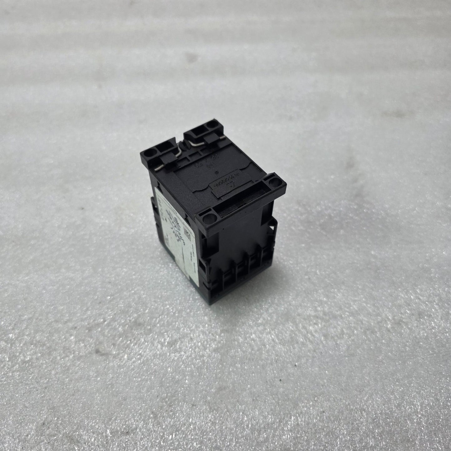 SIEMENS SIRIUS 3RH2131-1AP00 AUXILIARY CONTACTOR / CONTROL RELAY 4POLE COIL 230V