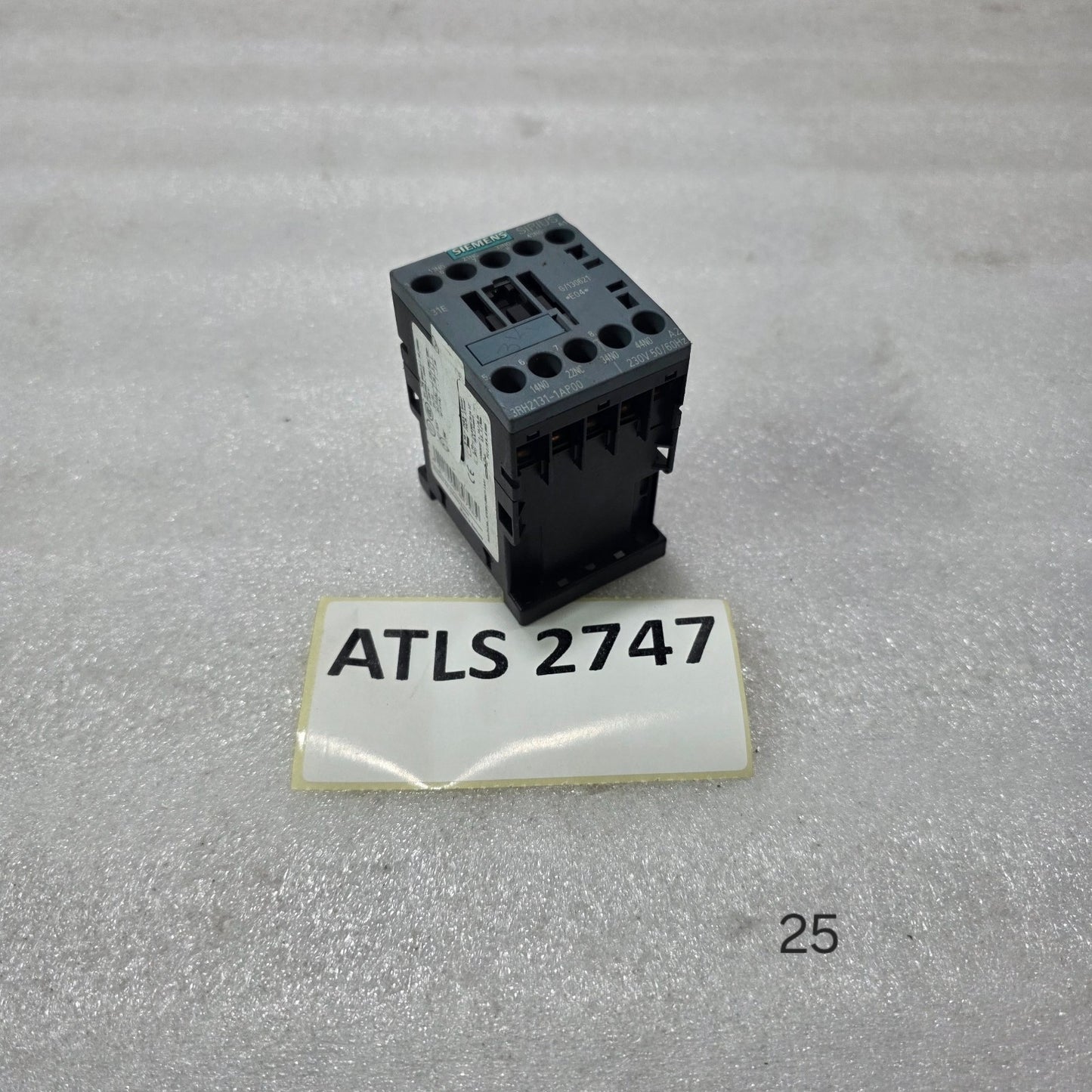 SIEMENS SIRIUS 3RH2131-1AP00 AUXILIARY CONTACTOR / CONTROL RELAY 4POLE COIL 230V