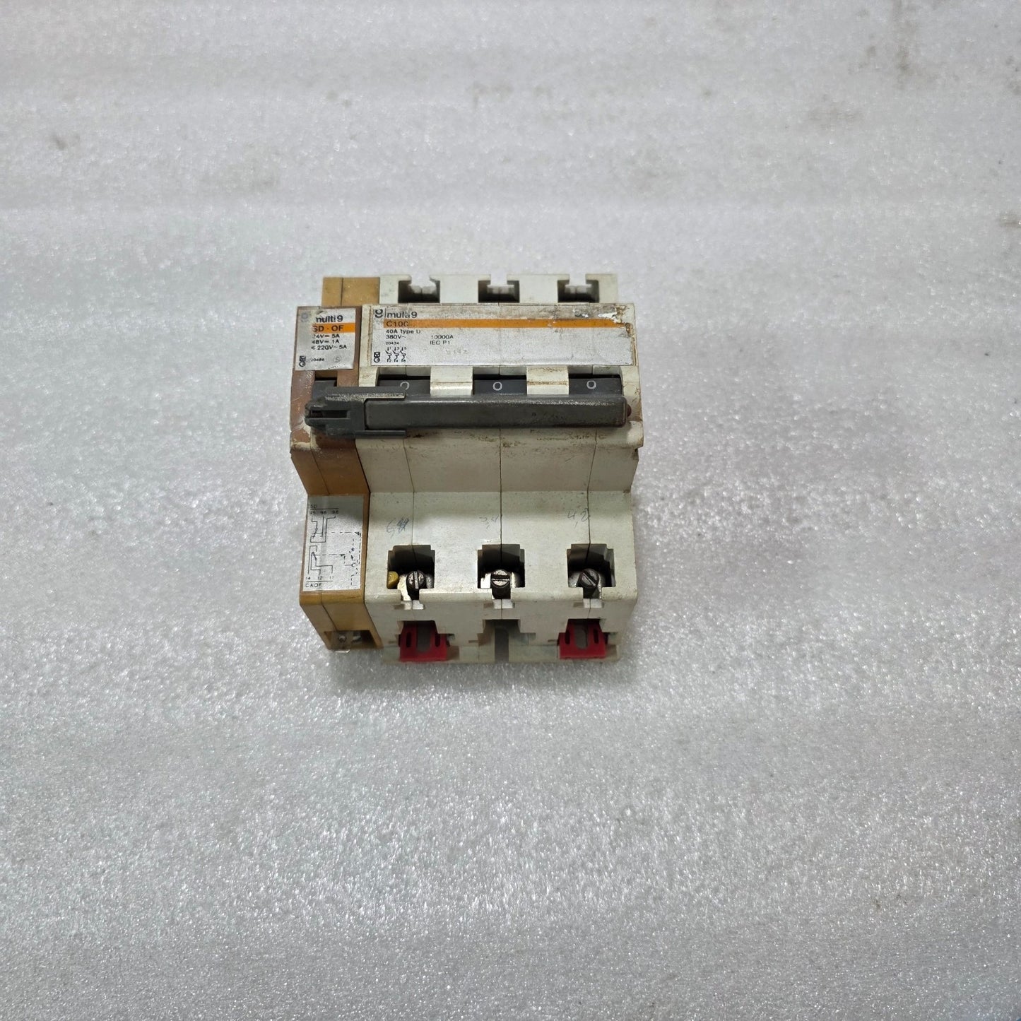 MERLIN GERIN MULTI9 C100 40A 3-POLE TYPE C MCB WITH SD-OF AUXILIARY CONTACT INDU