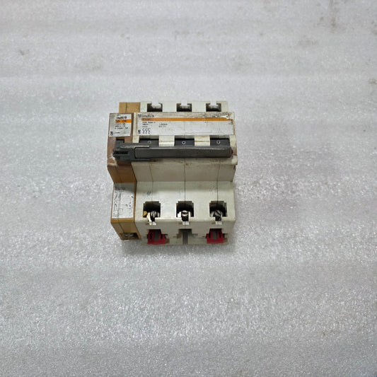 MERLIN GERIN MULTI9 C100 40A 3-POLE TYPE C MCB WITH SD-OF AUXILIARY CONTACT INDU