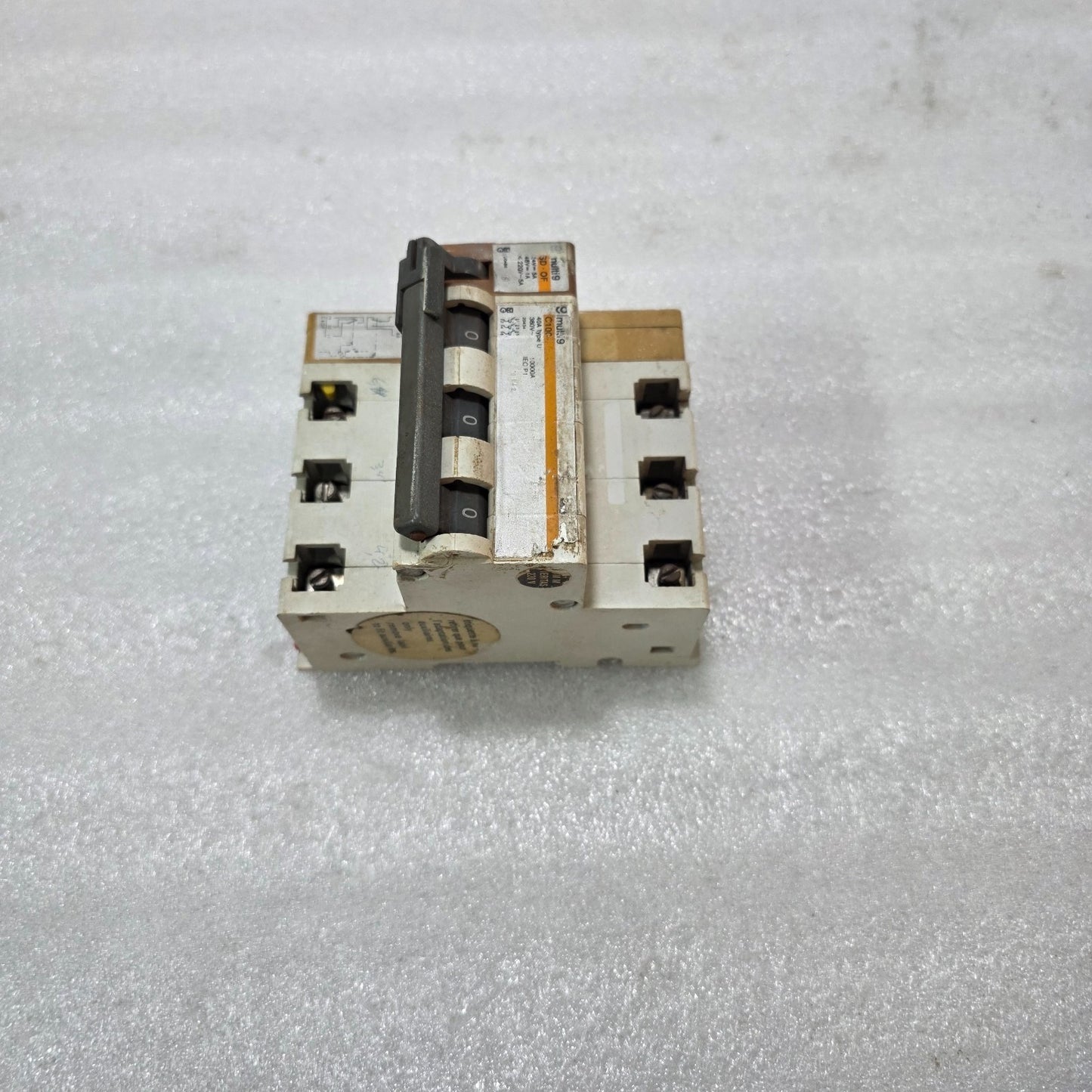 MERLIN GERIN MULTI9 C100 40A 3-POLE TYPE C MCB WITH SD-OF AUXILIARY CONTACT INDU