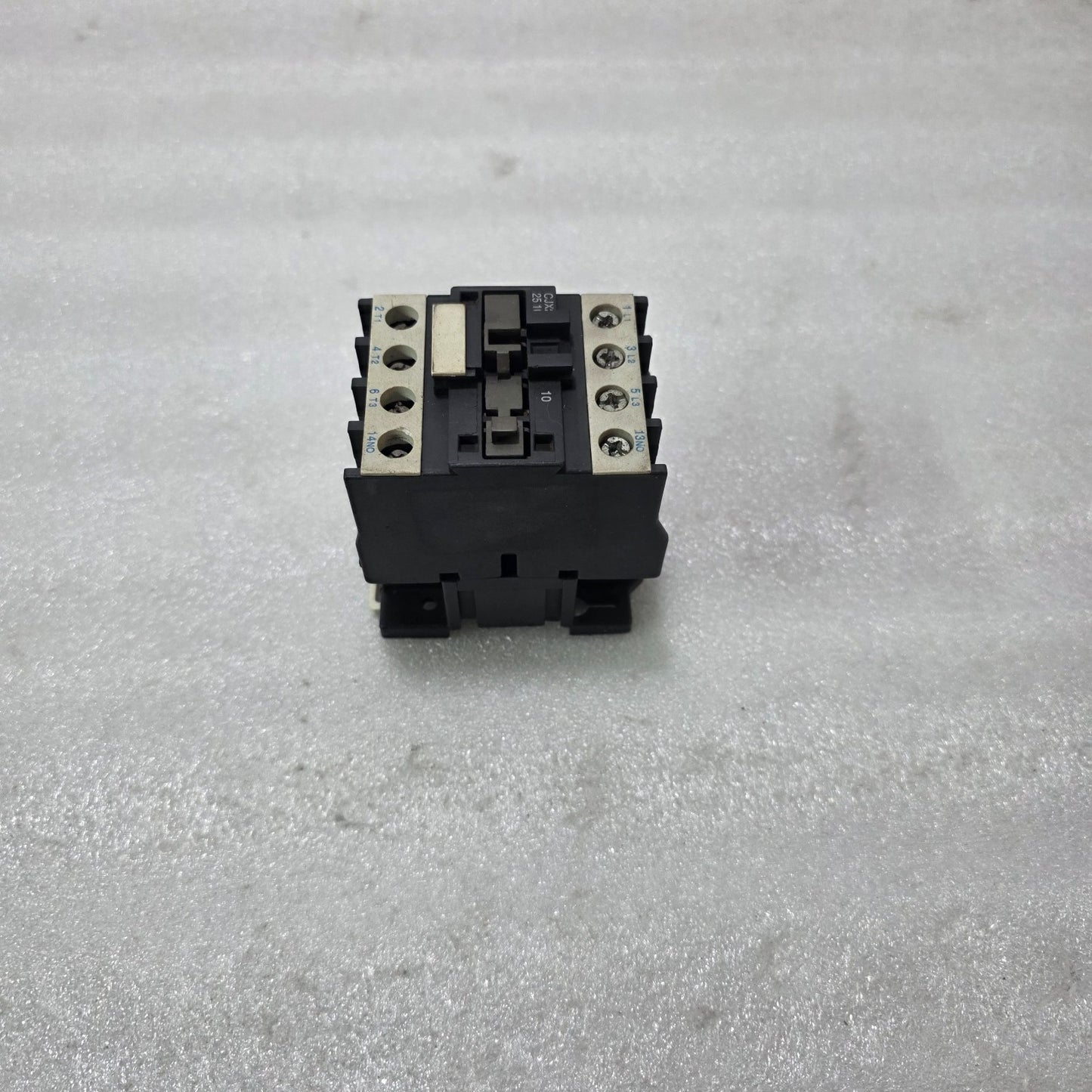 PEOPLE ELECTRIC CJX2-2510 AC CONTACTOR 3-POLE MAIN + 1NO AUX 25A 220V AC