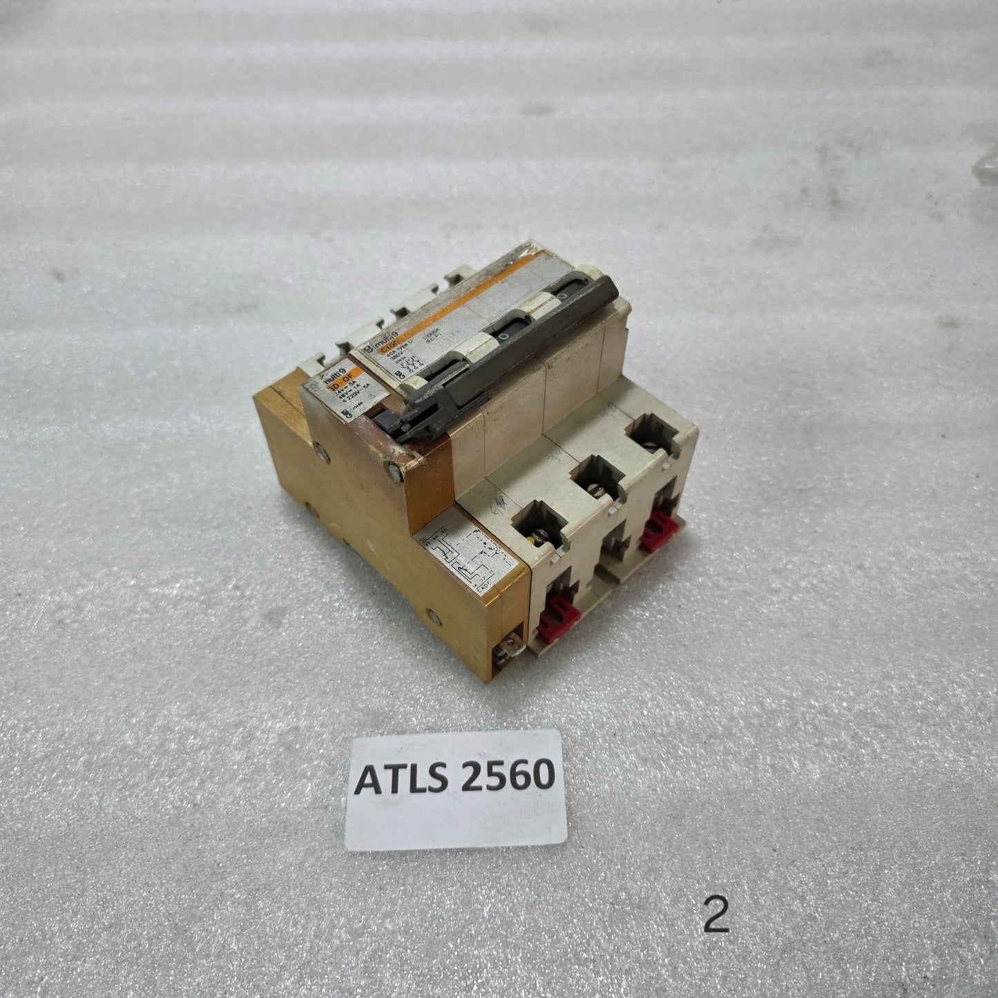 MERLIN GERIN MULTI9 C100 40A 3-POLE TYPE C MCB WITH SD-OF AUXILIARY CONTACT INDU