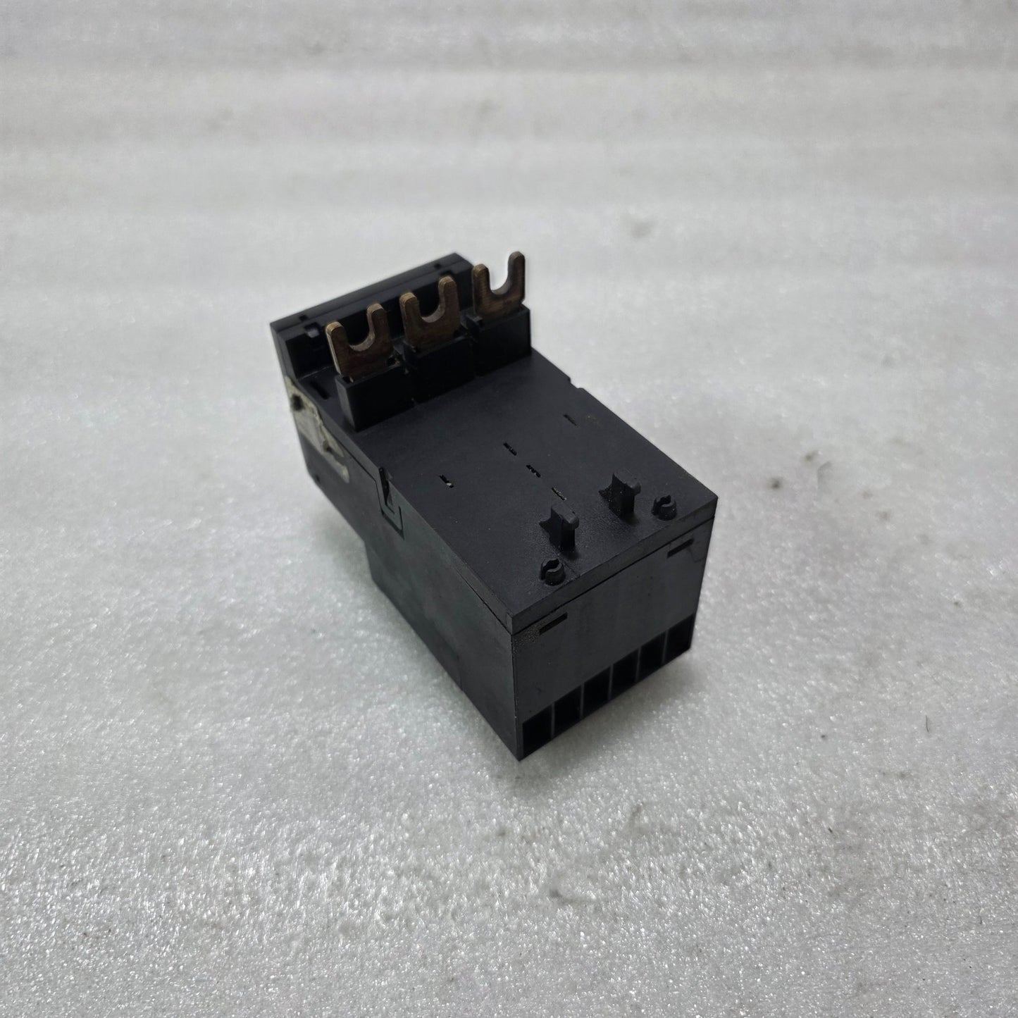 HYUNDAI ELECTRIC HGT65 / HGT 65 K THERMAL OVERLOAD RELAY 45A – 65A AUX 1NO IEC/E