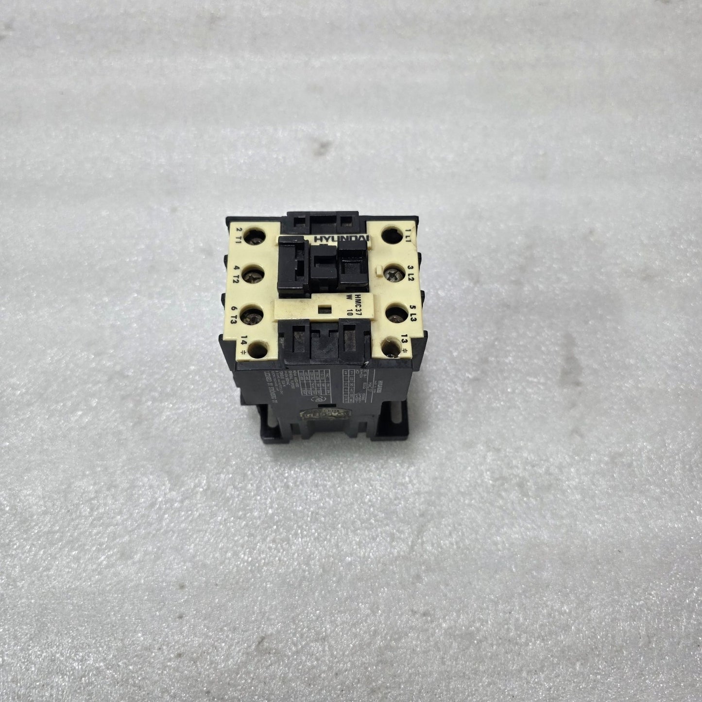 HYUNDAI HMC37 AC MAGNETIC CONTACTOR 3-POLE + 1NO COIL 100V 50Hz / 110V 60Hz