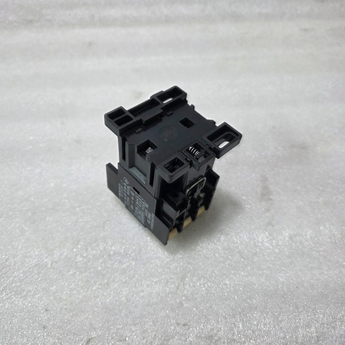 HYUNDAI HMC37 AC MAGNETIC CONTACTOR 3-POLE + 1NO COIL 100V 50Hz / 110V 60Hz