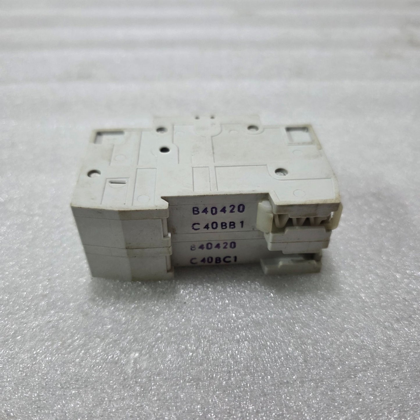 SIEMENS 5SX12 40A 2-POLE TYPE C MCB 380V 440V 3kA INDUSTRIAL CIRCUIT BREAKER