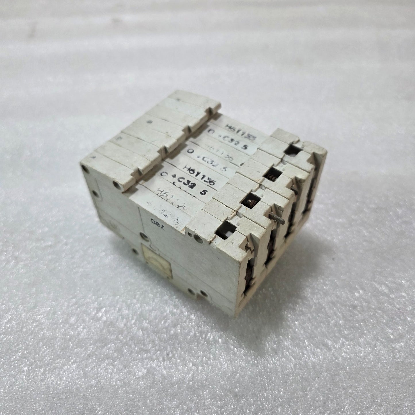 SIEMENS 5SX44 C32 4P FOUR POLE 32A MINIATURE CIRCUIT BREAKER MCB 240/415V 10KA