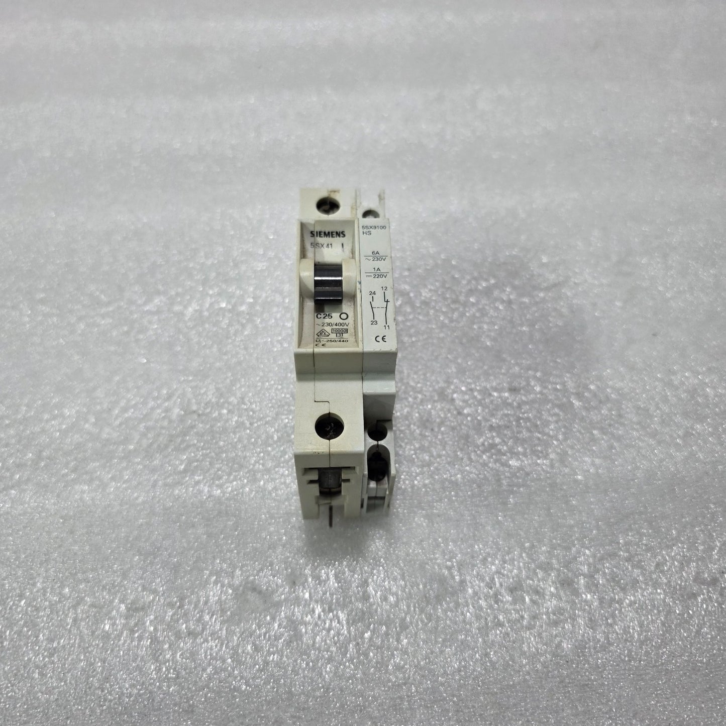 SIEMENS 5SX41 C25 + 5SX9100 HS 1P 25A TYPE C 230/400V 10KA MCB WITH AUXILIARY