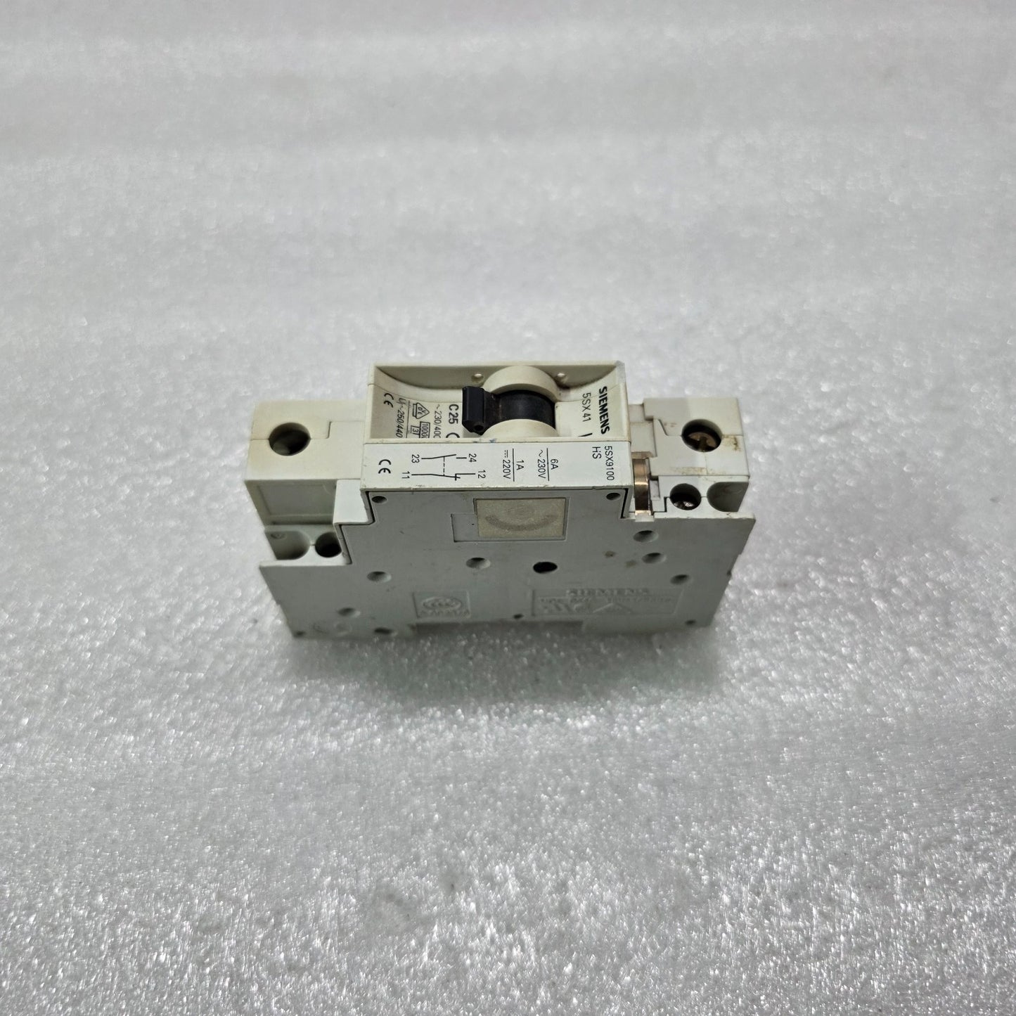 SIEMENS 5SX41 C25 + 5SX9100 HS 1P 25A TYPE C 230/400V 10KA MCB WITH AUXILIARY