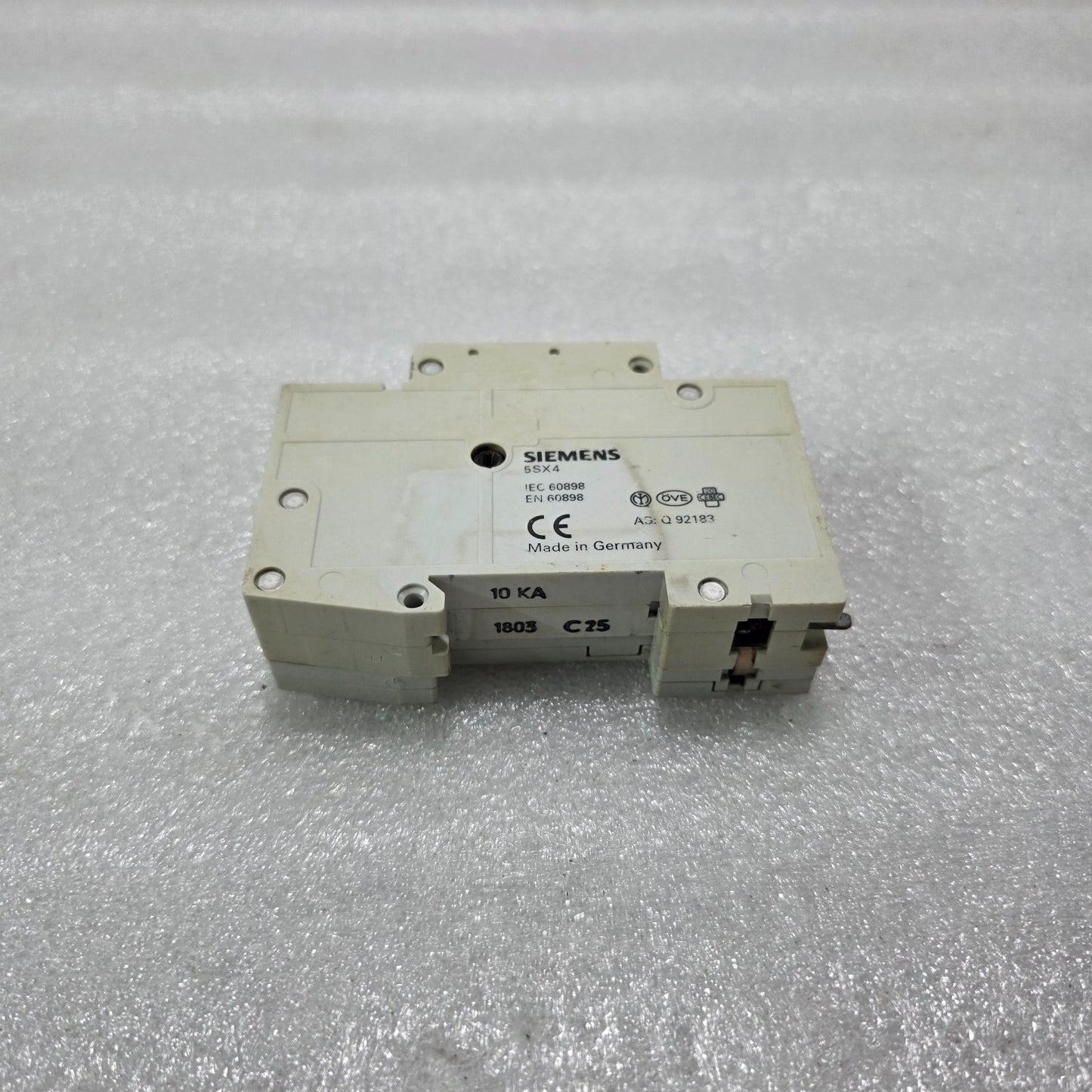 SIEMENS 5SX41 C25 + 5SX9100 HS 1P 25A TYPE C 230/400V 10KA MCB WITH AUXILIARY
