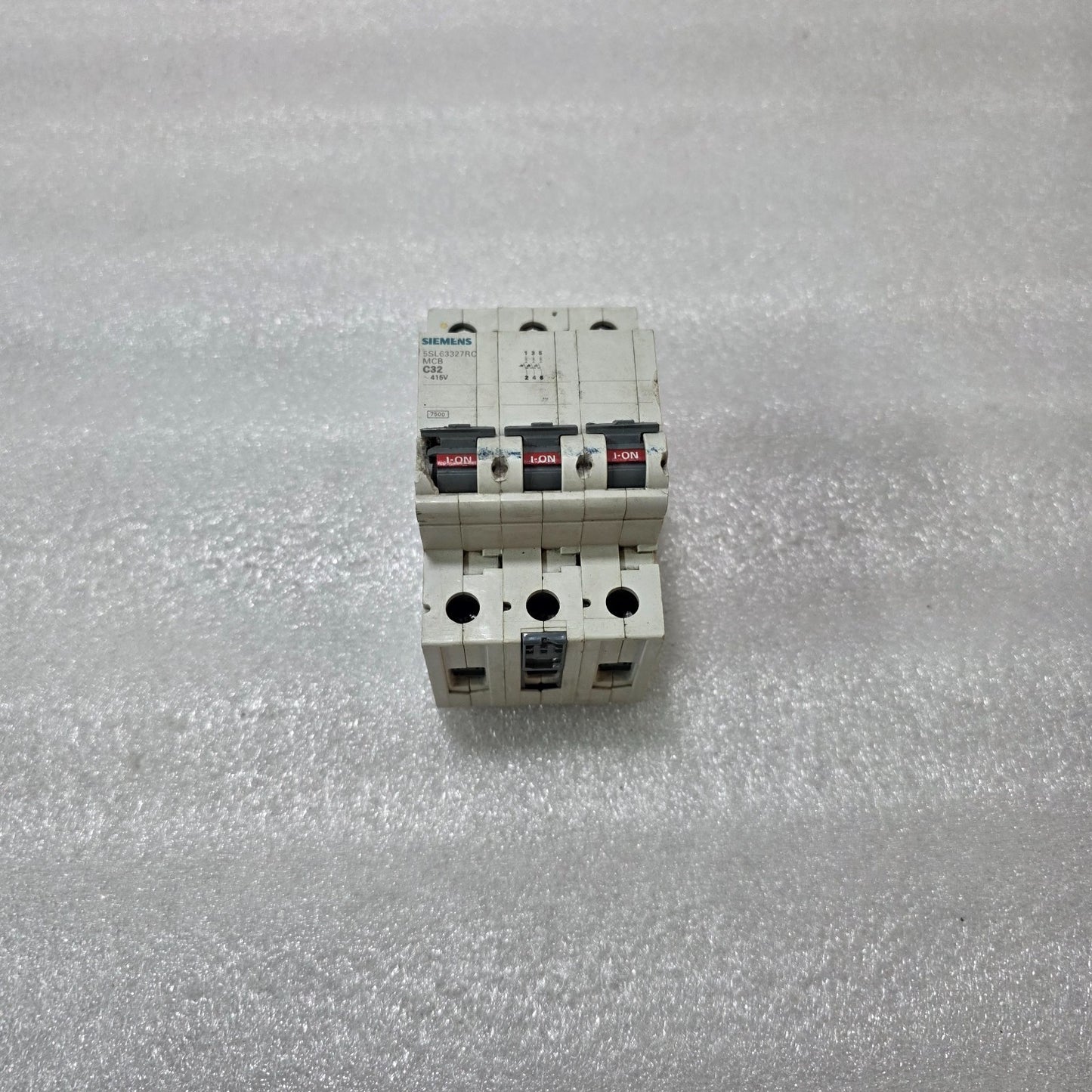 SIEMENS 5SL63327RC 3P TRIPLE POLE 32A MINIATURE CIRCUIT BREAKER MCB 415V 7.5KA