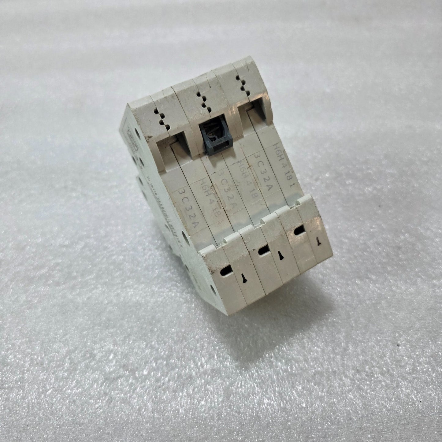 SIEMENS 5SL63327RC 3P TRIPLE POLE 32A MINIATURE CIRCUIT BREAKER MCB 415V 7.5KA