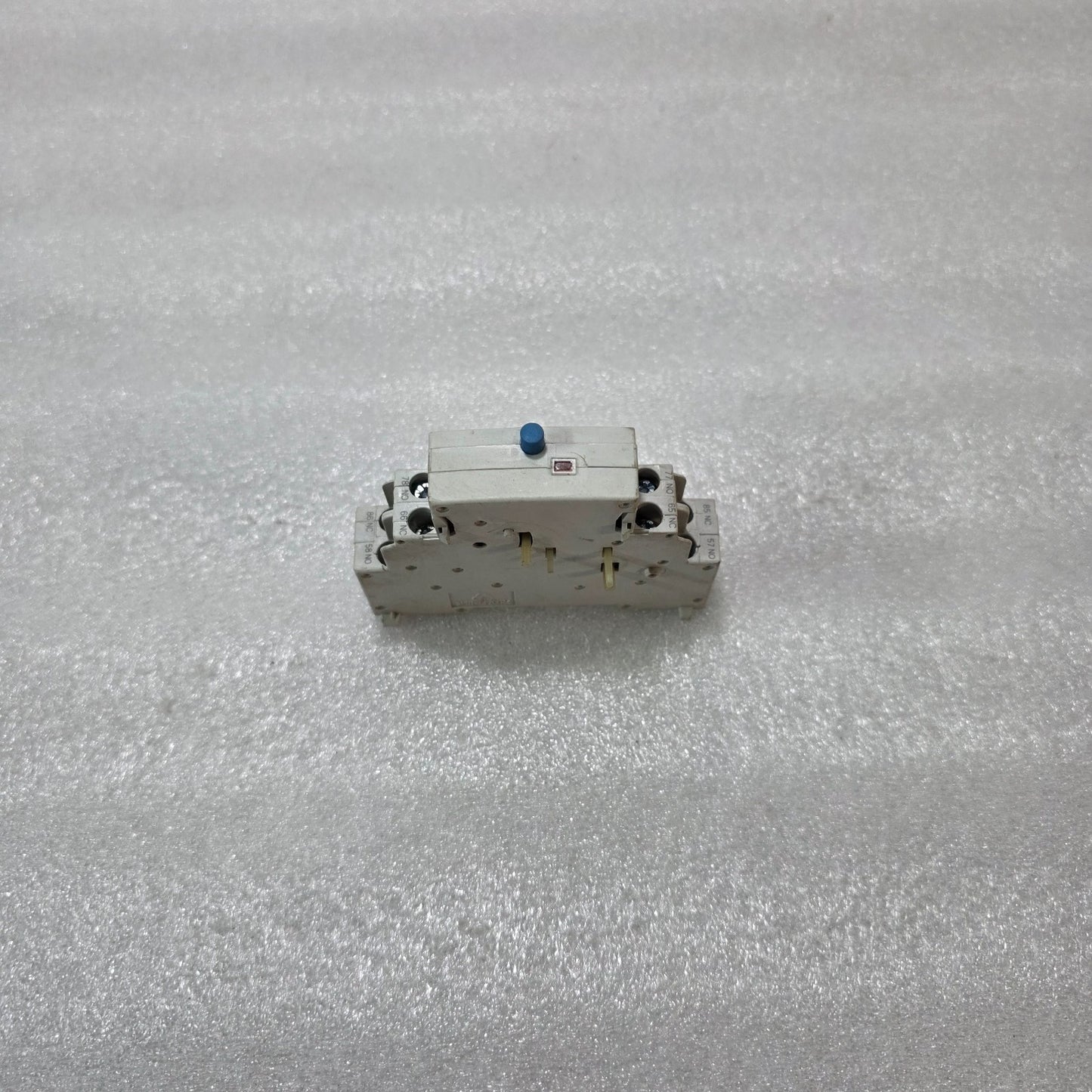 SIEMENS 3RV1921-1M AUXILIARY CONTACT BLOCK 2NO+2NC FOR 3RV1 MOTOR STARTER 690V