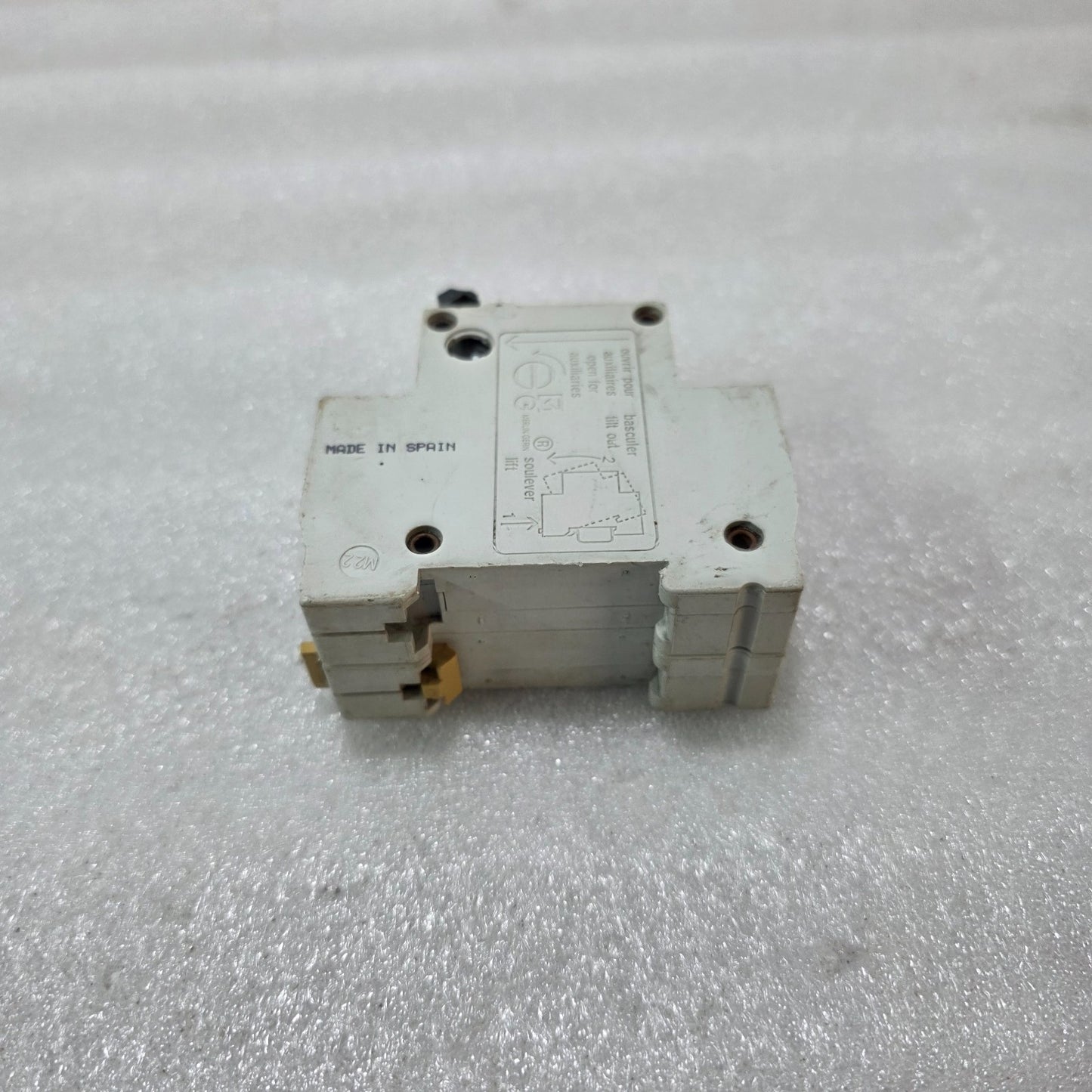 MERLIN GERIN MULTI9 C32H-DC 2P 16A CURVE C 250V DC MCB CIRCUIT BREAKER