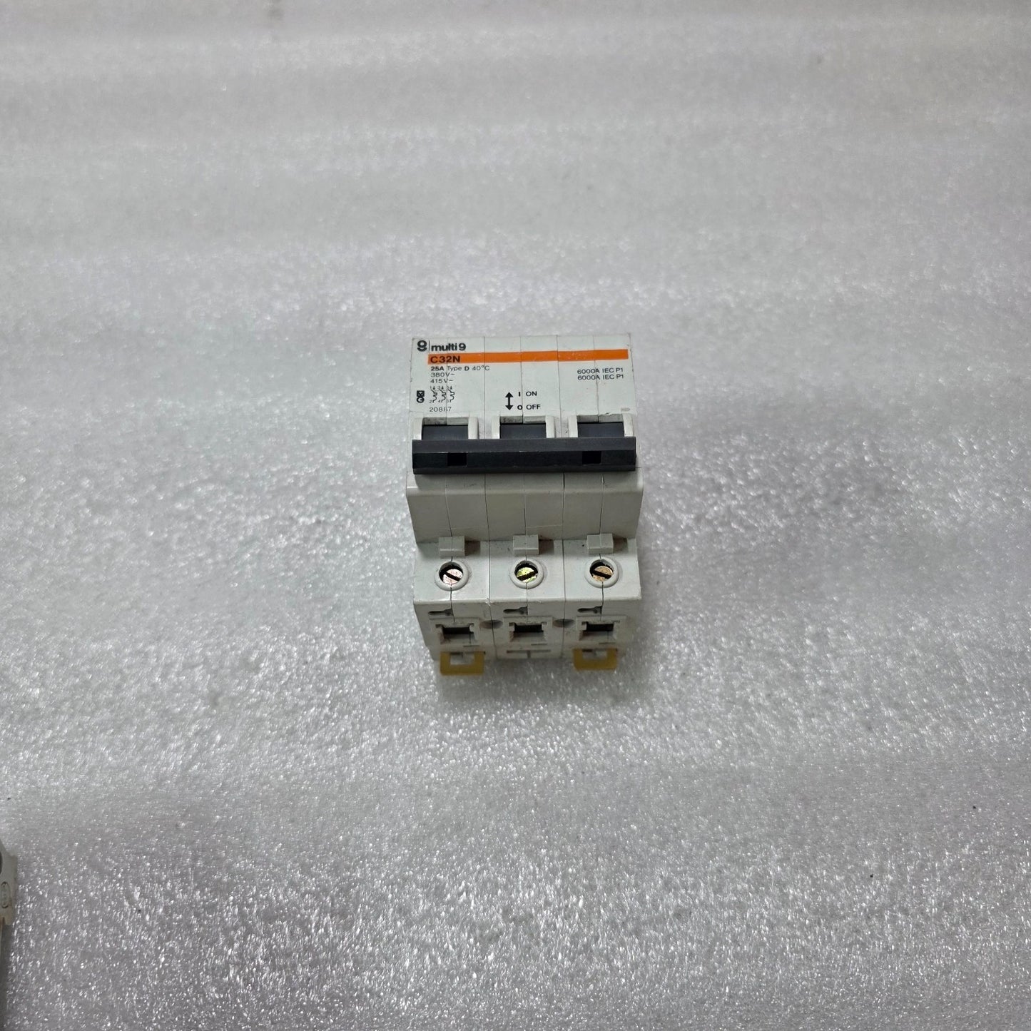MERLIN GERIN MULTI9 C32N D25A 3P TRIPLE POLE 25A MINIATURE CIRCUIT BREAKER MCB 3
