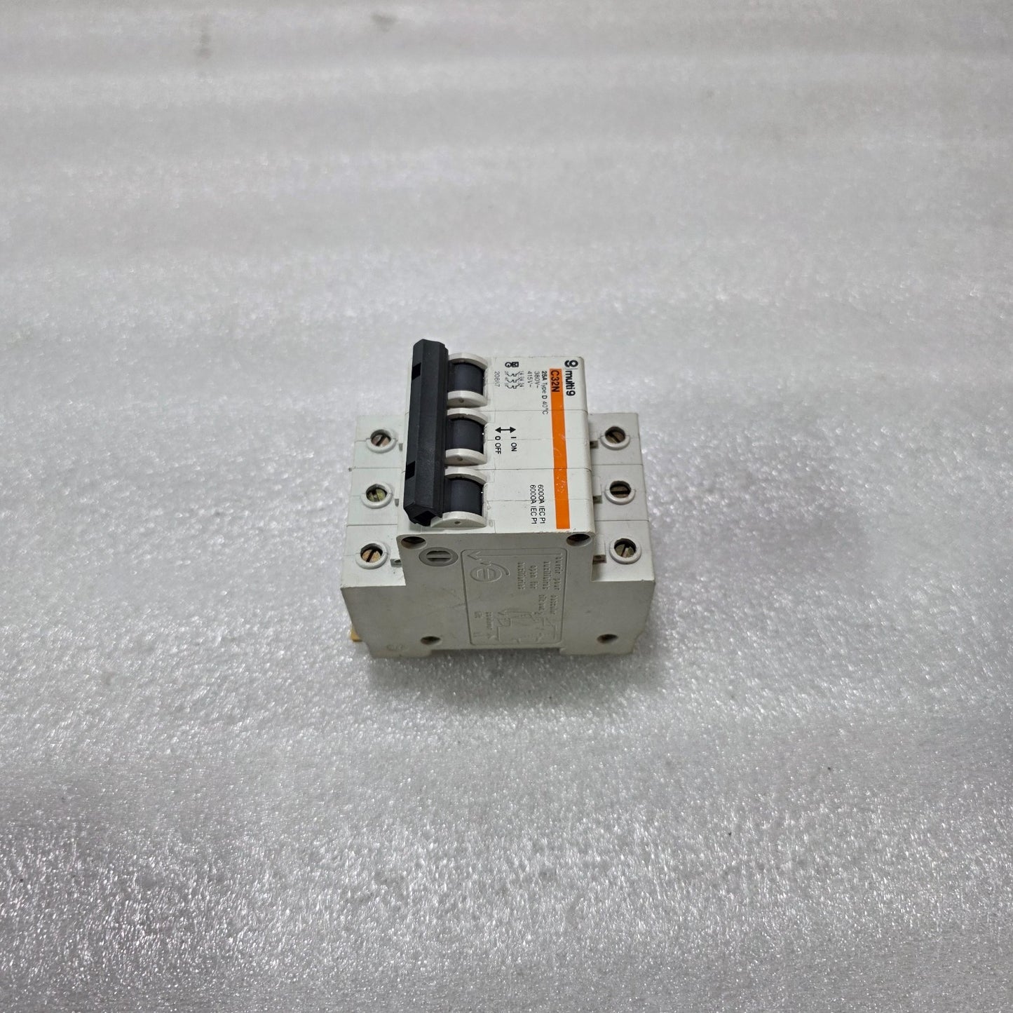 MERLIN GERIN MULTI9 C32N D25A 3P TRIPLE POLE 25A MINIATURE CIRCUIT BREAKER MCB 3