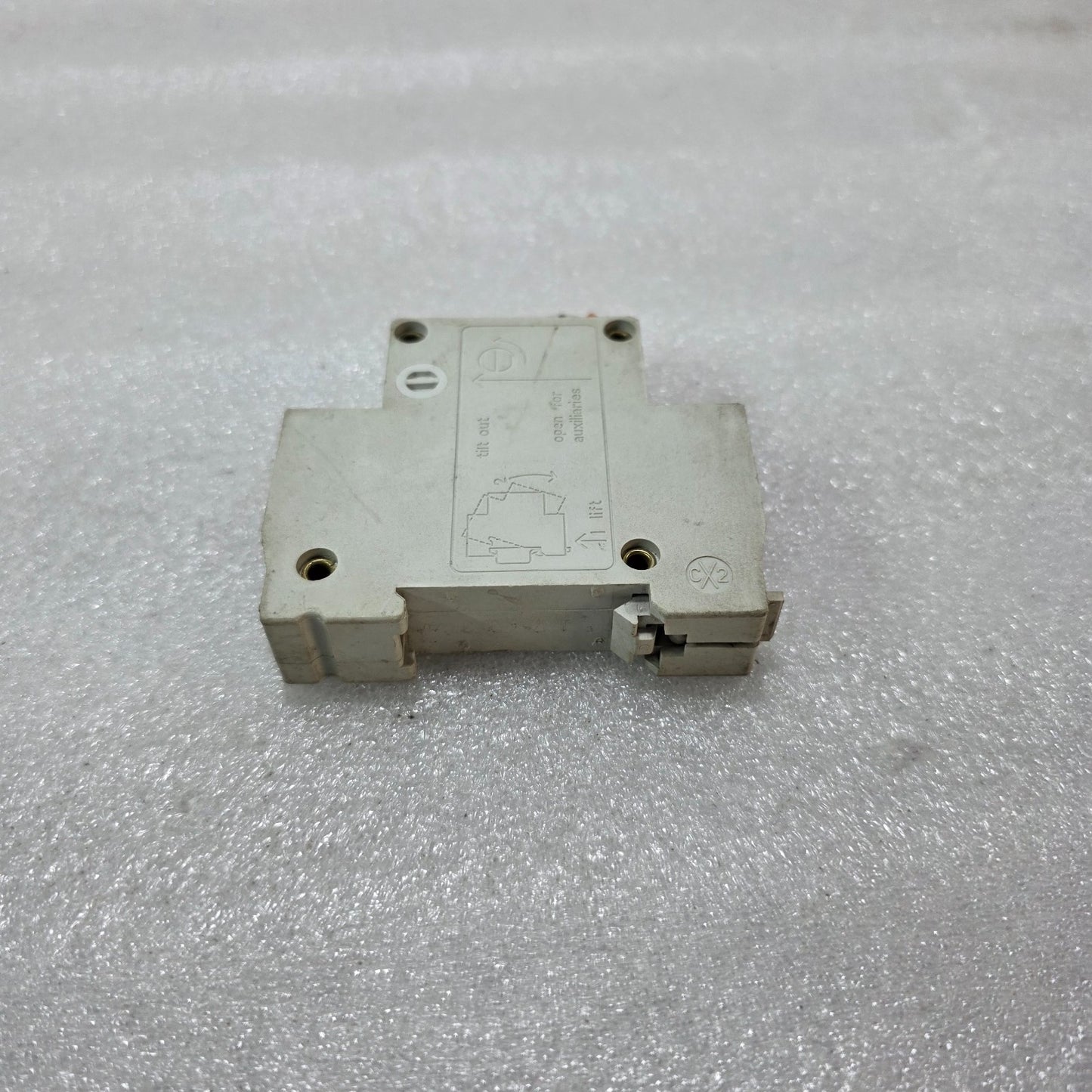 HYUNDAI HIBD63 1P 32A CURVE C 230/400V 6KA MCB CIRCUIT BREAKER