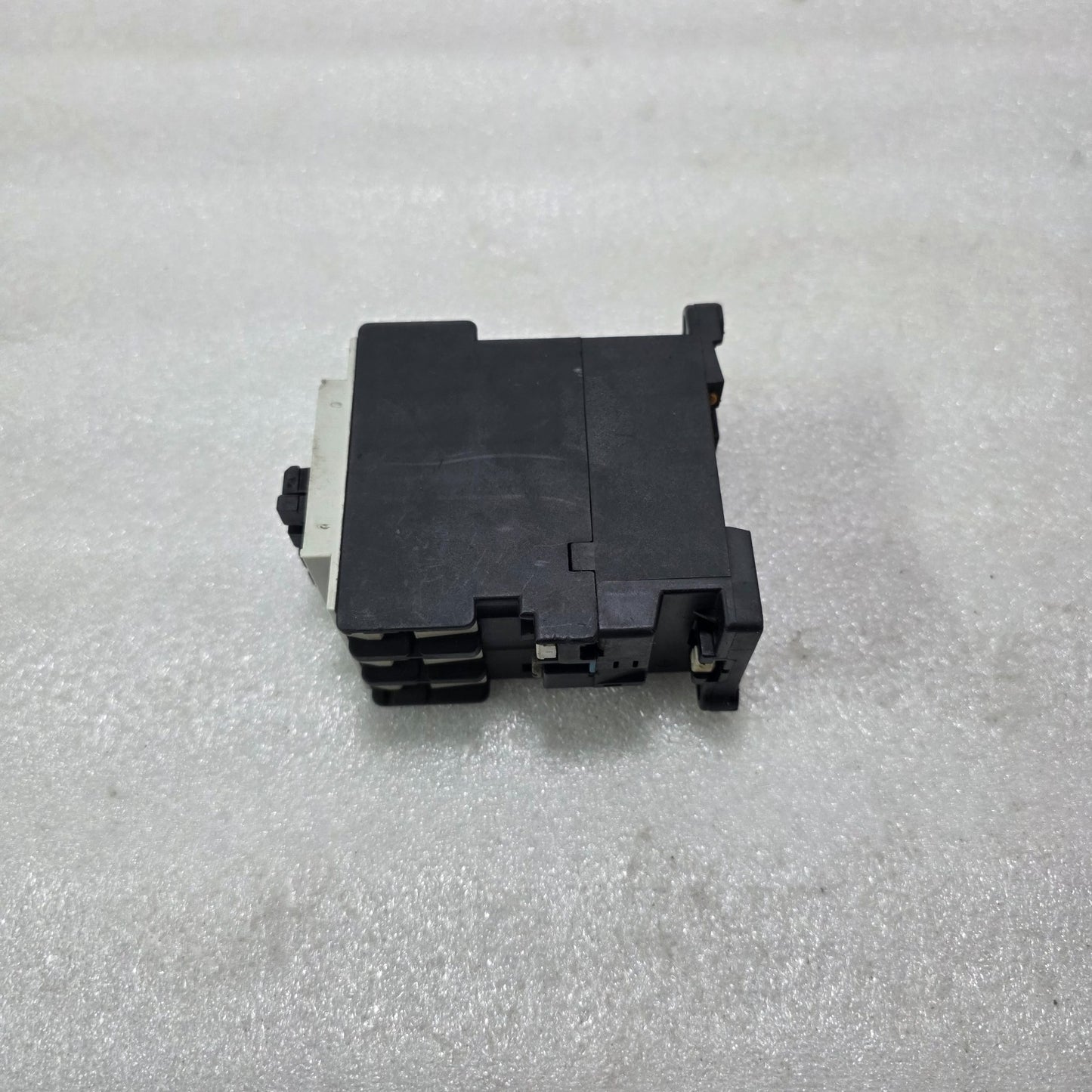 SIEMENS 3TF33 3 POLE AC CONTACTOR COIL 220VAC 50HZ / 264VAC 60HZ
