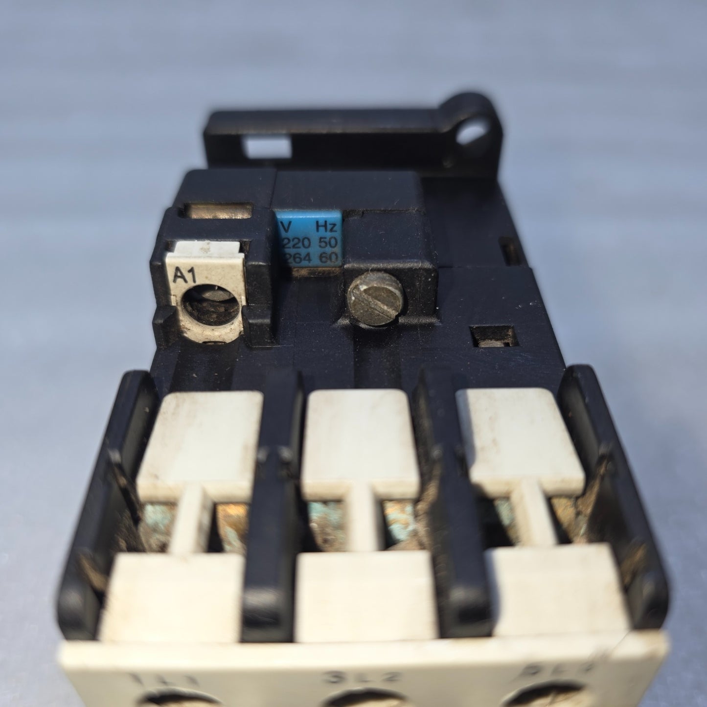 SIEMENS 3TF33 3 POLE AC CONTACTOR COIL 220VAC 50HZ / 264VAC 60HZ