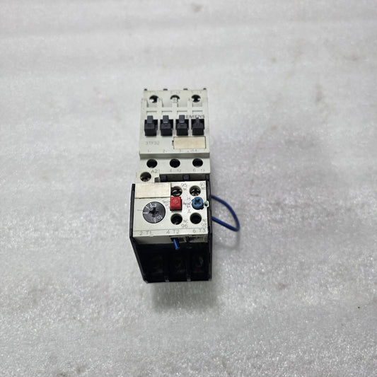 SIEMENS 3TF32 + 3UA5200-1J DOL MOTOR STARTER — 3 POLE CONTACTOR 6.3-10A