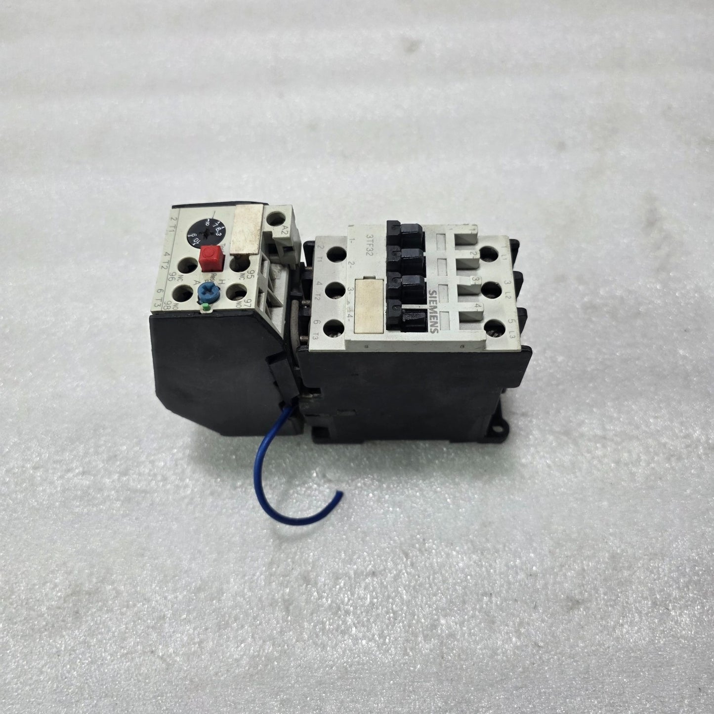 SIEMENS 3TF32 + 3UA5200-1J DOL MOTOR STARTER — 3 POLE CONTACTOR 6.3-10A