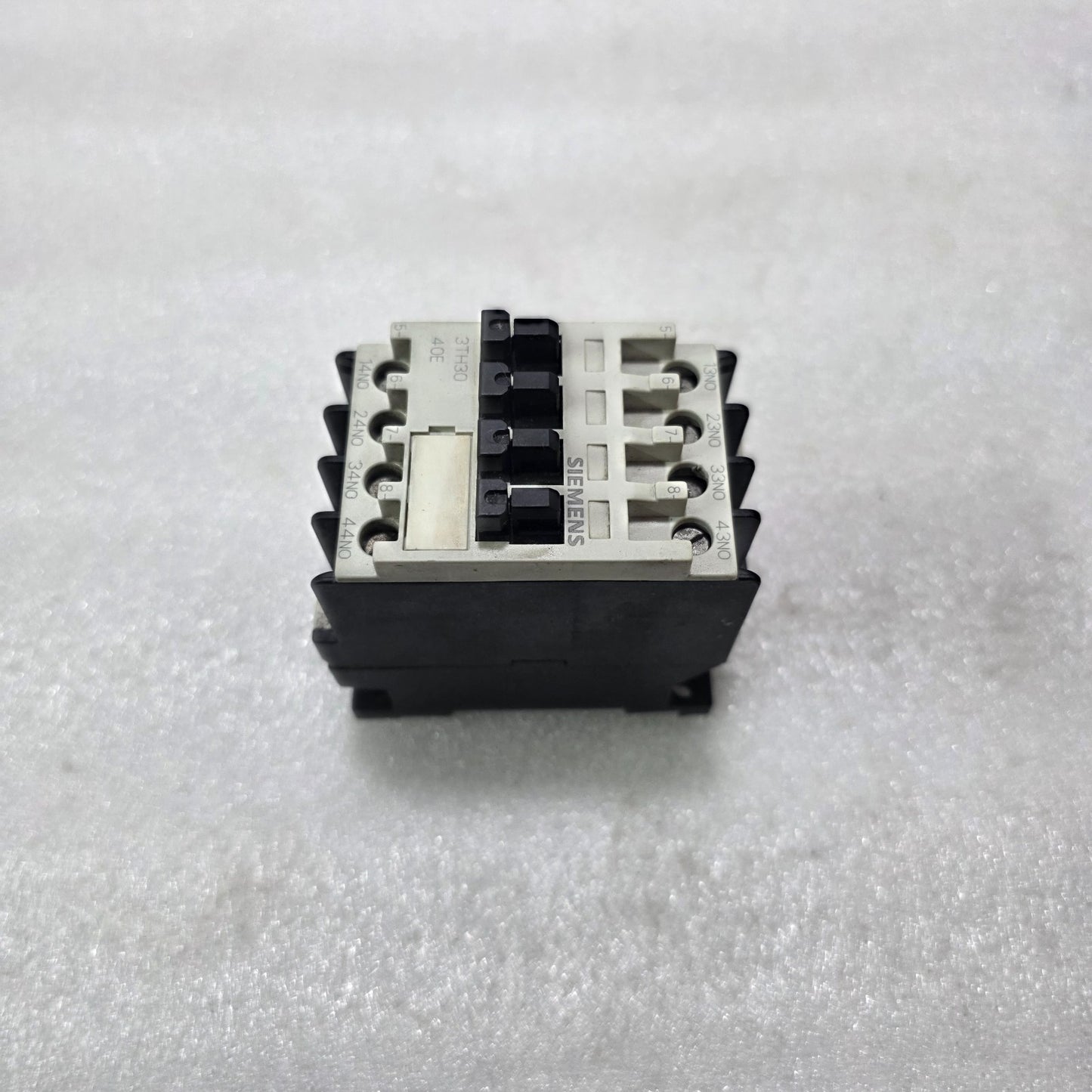 SIEMENS 3TH30 40E AUXILIARY CONTACTOR 4NO 220VAC 50/60HZ CONTROL RELAY