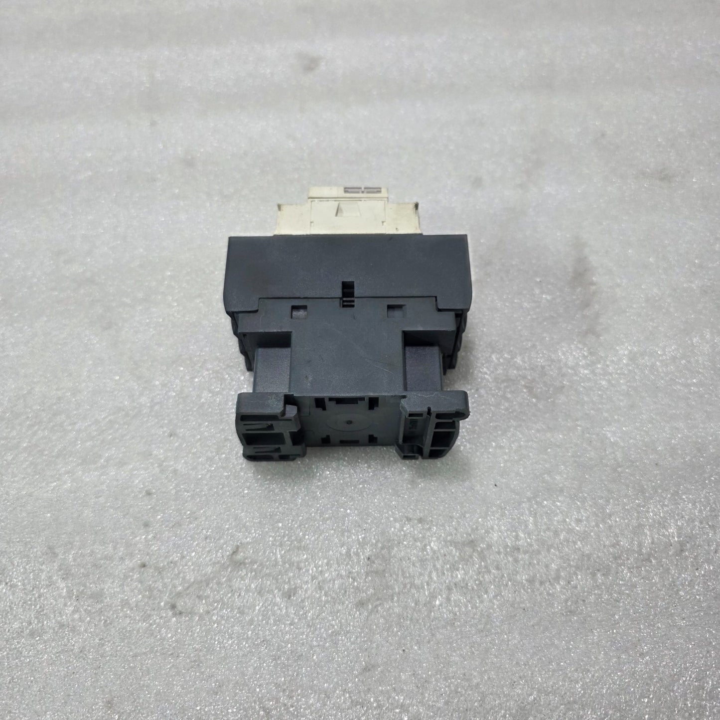 S ELECTRIC LC1D25 3 POLE AC CONTACTOR WITH 1NO + 1NC AUXILIARY CONTACTS 230V AC
