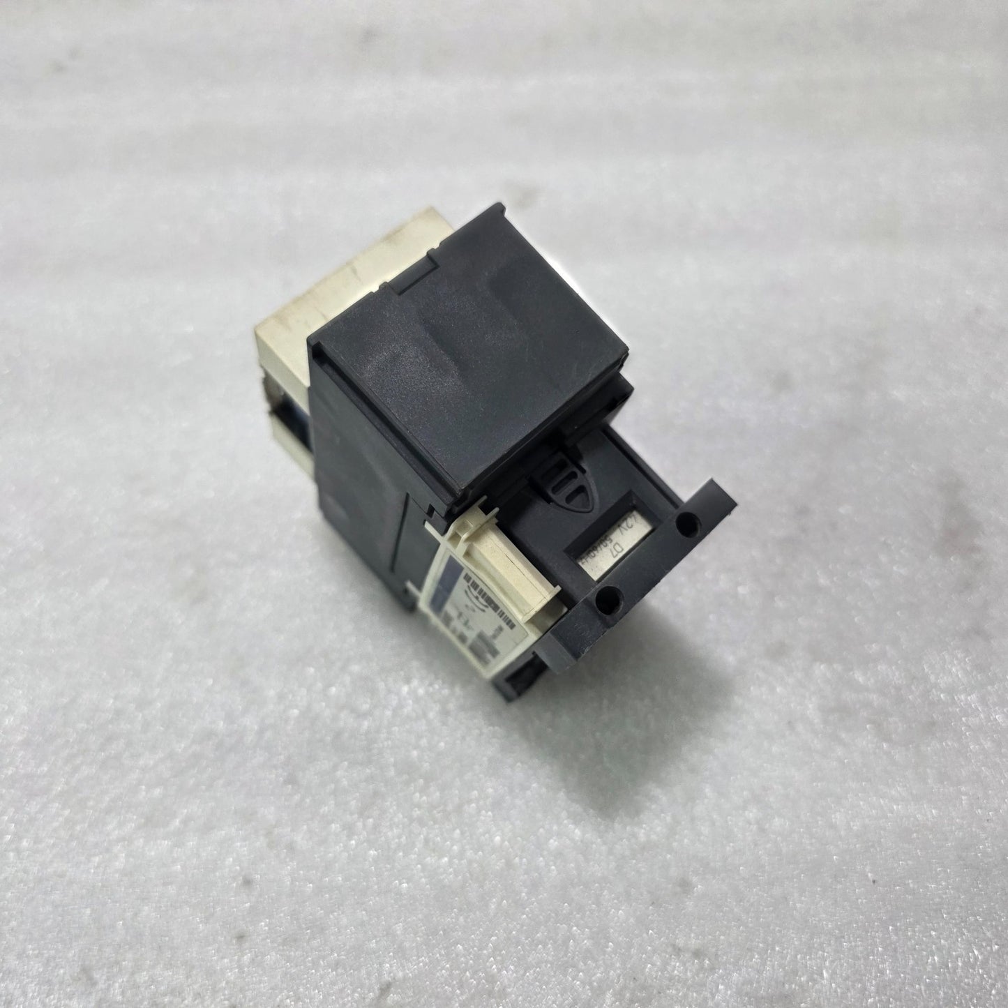 S ELECTRIC LC1D323 3 POLE AC CONTACTOR WITH 1NO + 1NC AUX + LAD4VE PLUG-IN COIL