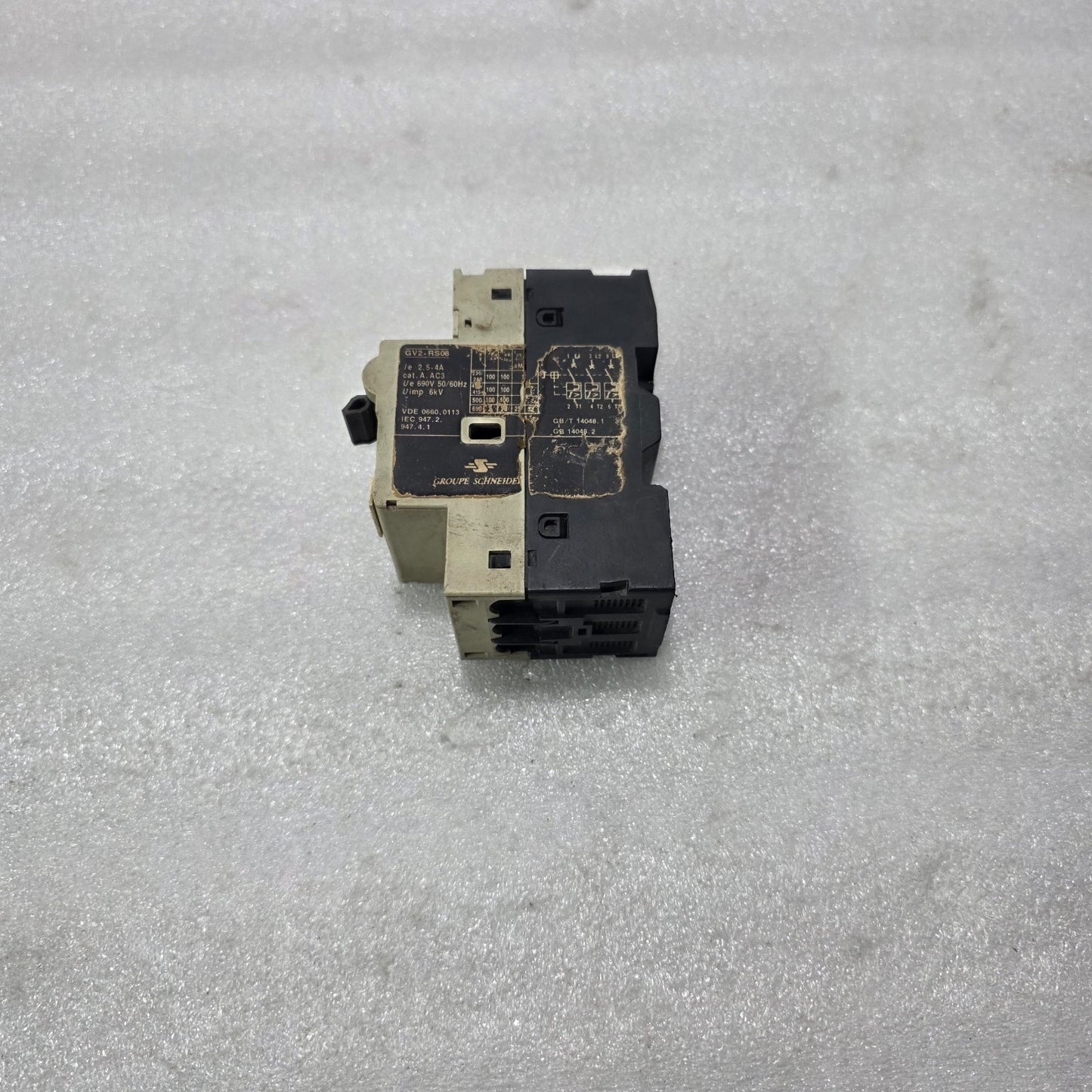 TELEMECANIQUE GV2-RS08 MOTOR CIRCUIT BREAKER 2.5-4A 690V 100KA IEC 947-2