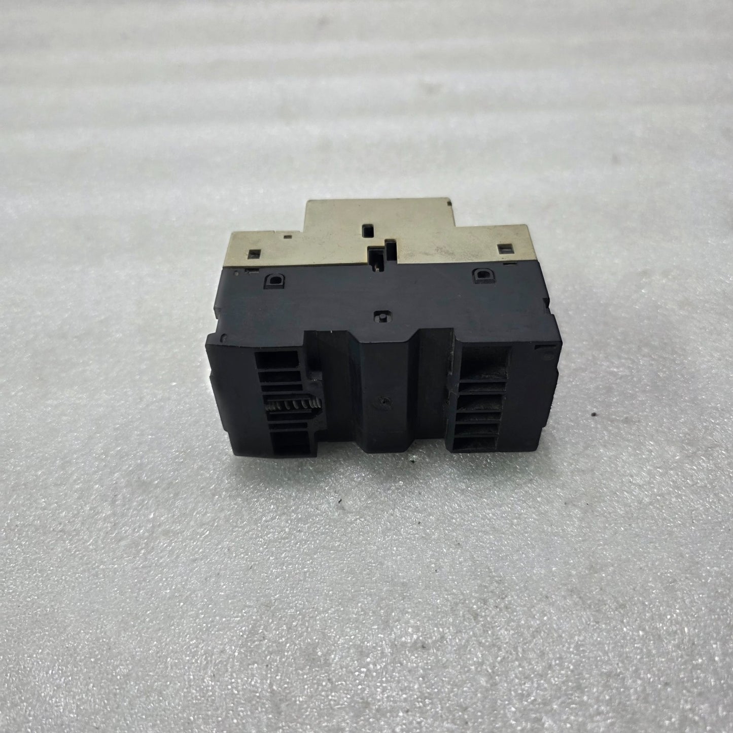 TELEMECANIQUE GV2-RS08 MOTOR CIRCUIT BREAKER 2.5-4A 690V 100KA IEC 947-2