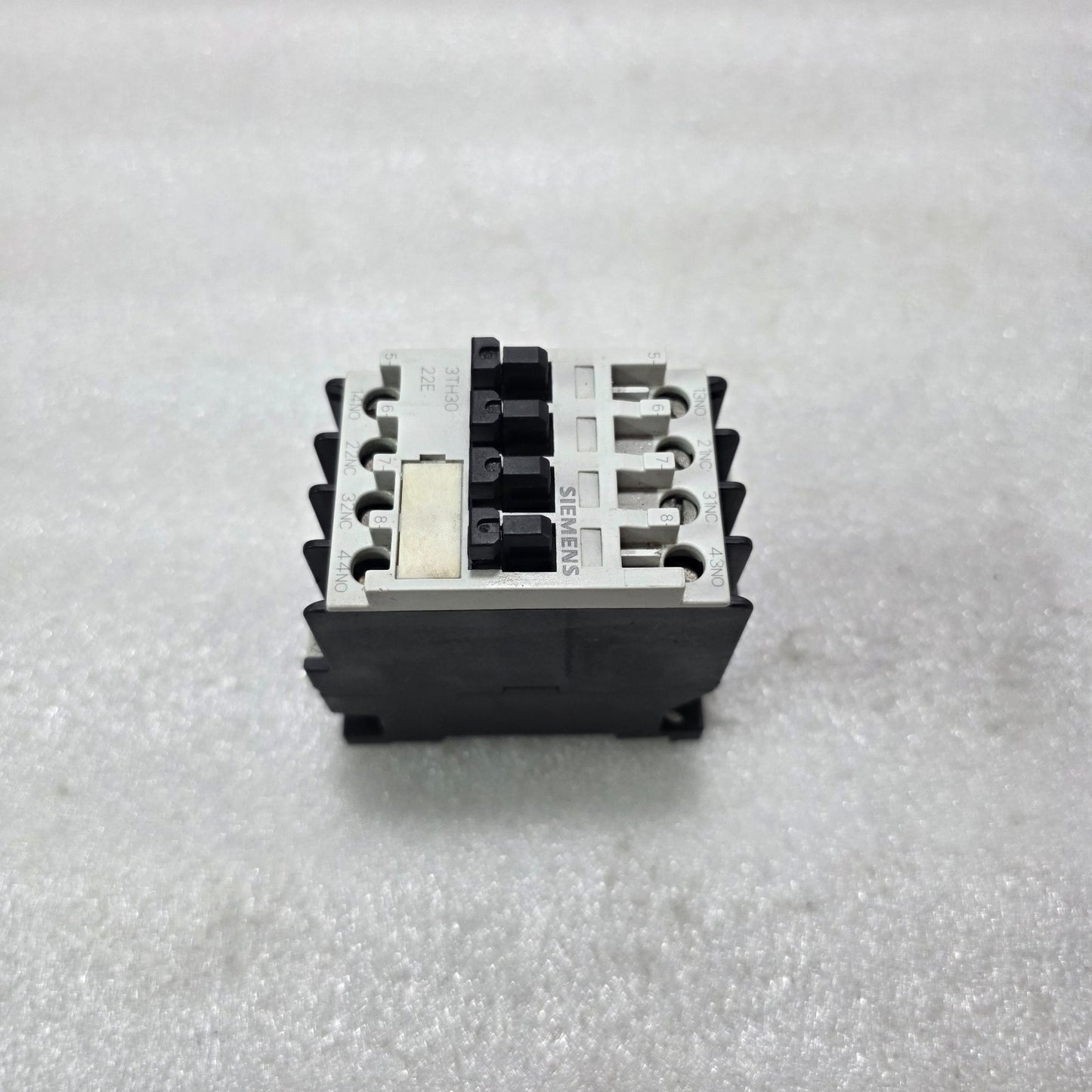 SIEMENS 3TH3022-0A AUXILIARY CONTACTOR 2NO 2NC 220VAC 50/60HZ CONTROL RELAY