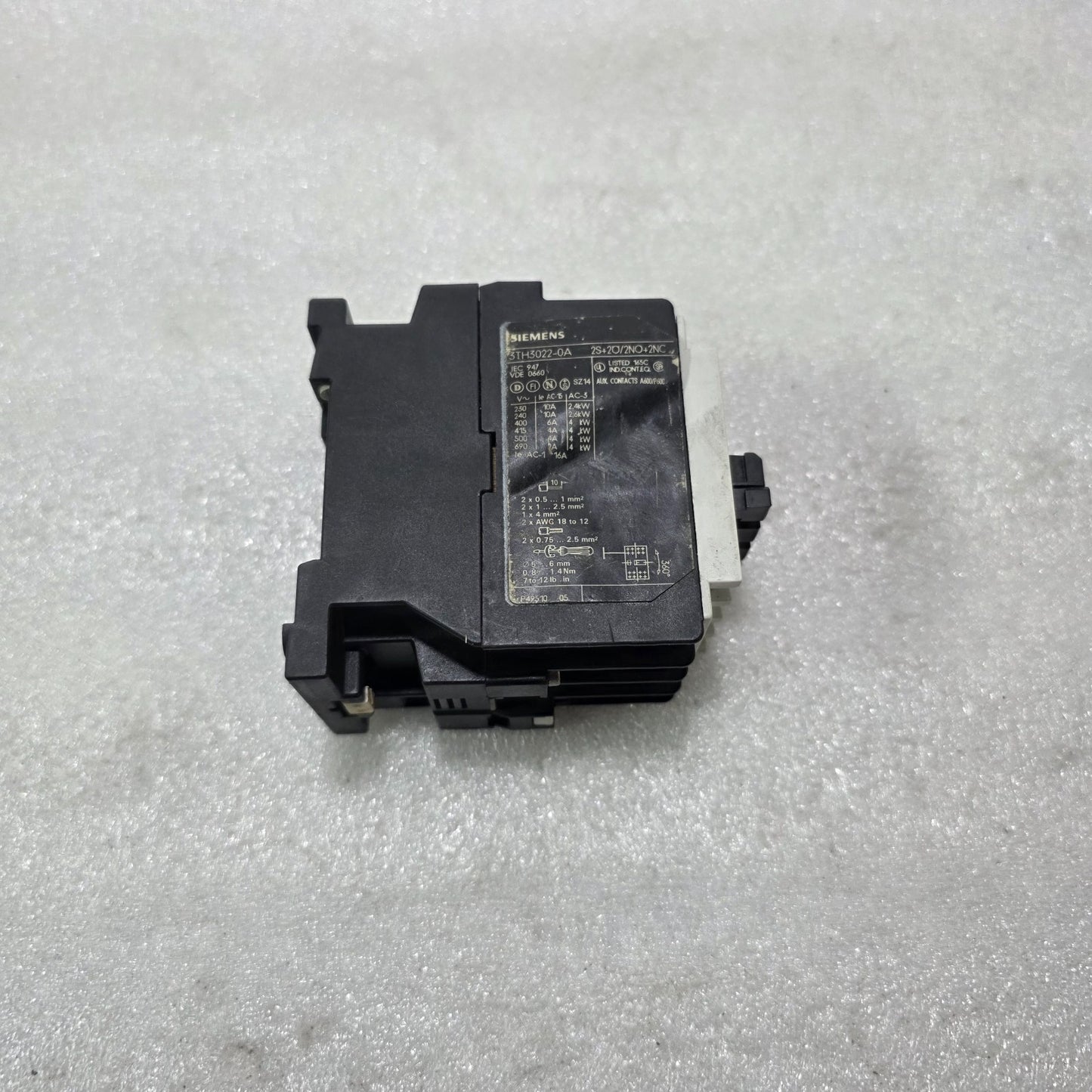 SIEMENS 3TH3022-0A AUXILIARY CONTACTOR 2NO 2NC 220VAC 50/60HZ CONTROL RELAY