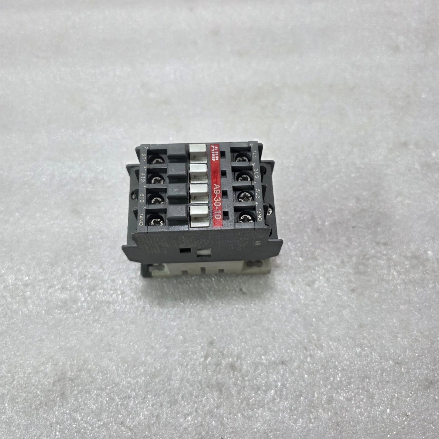 ABB A9-30-10 3 POLE CONTACTOR 9A 24VAC COIL 3NO 1NO AUX IEC 60947-4-1