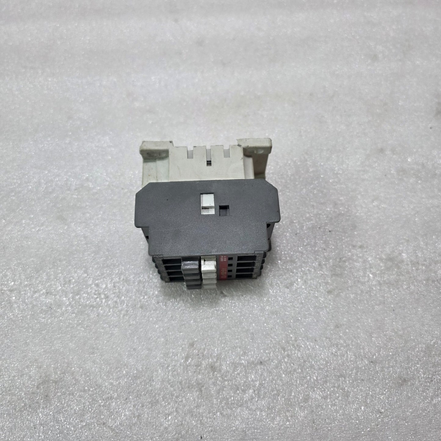 ABB A9-30-10 3 POLE CONTACTOR 9A 24VAC COIL 3NO 1NO AUX IEC 60947-4-1