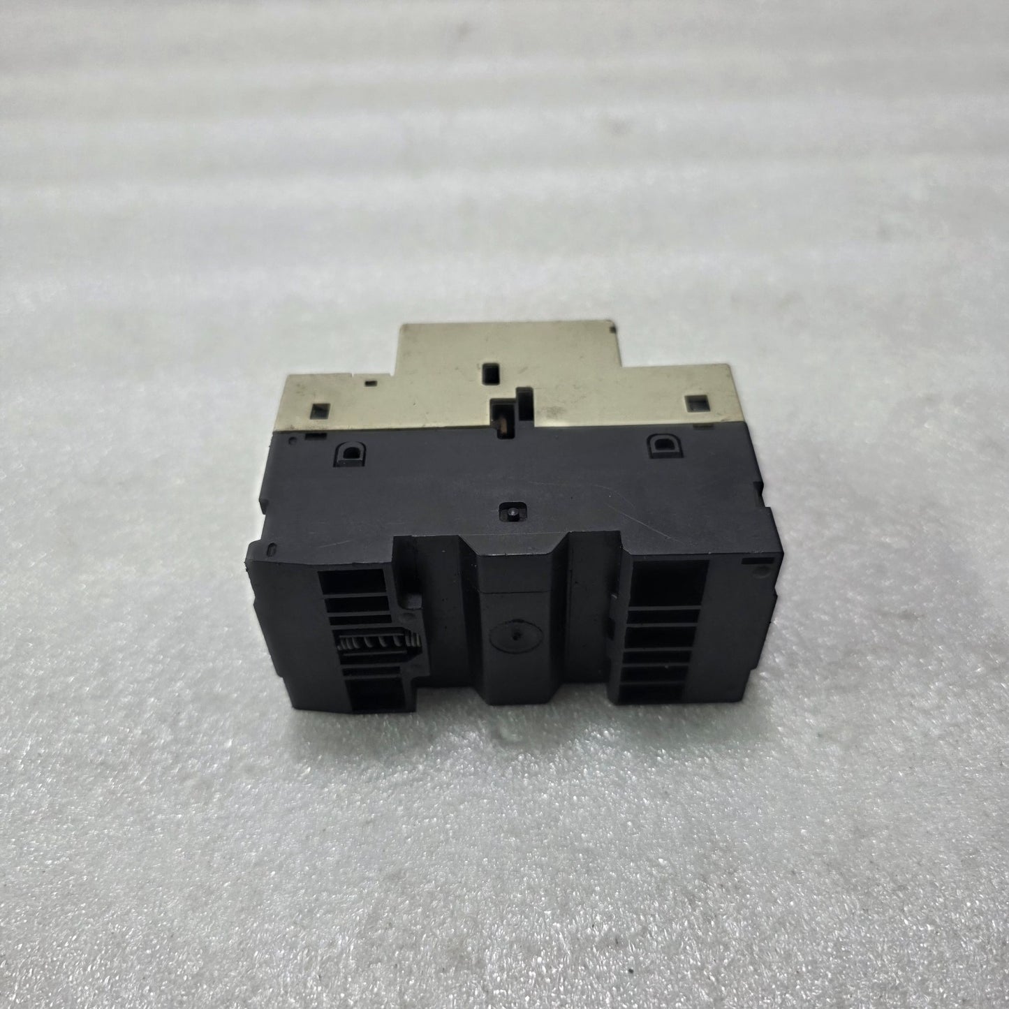 TELEMECANIQUE GV2-LS10 MOTOR CIRCUIT BREAKER 6.3A 690V 100KA IEC 947-2