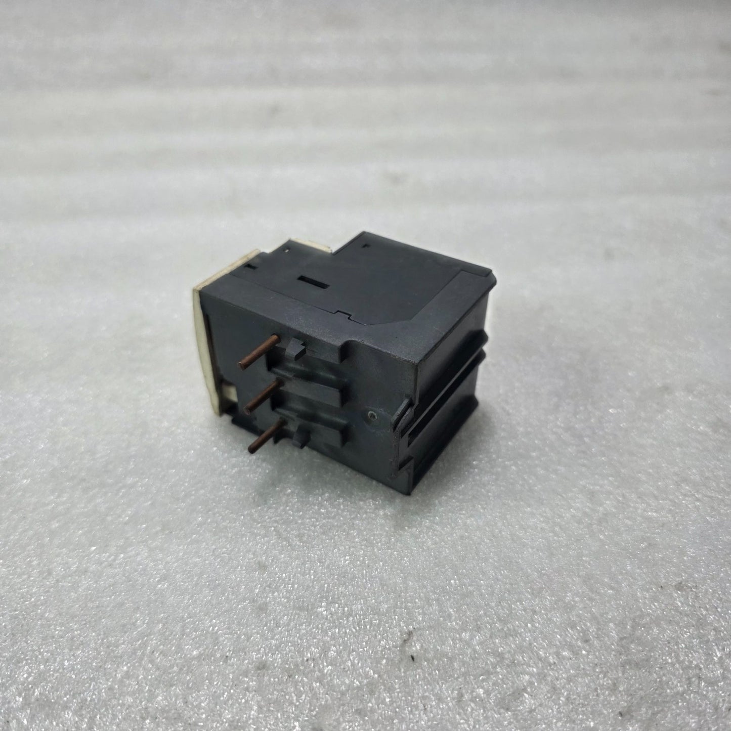S ELECTRIC LRD08 TESYS THERMAL OVERLOAD RELAY 2.5-4A 690V CLASS 10